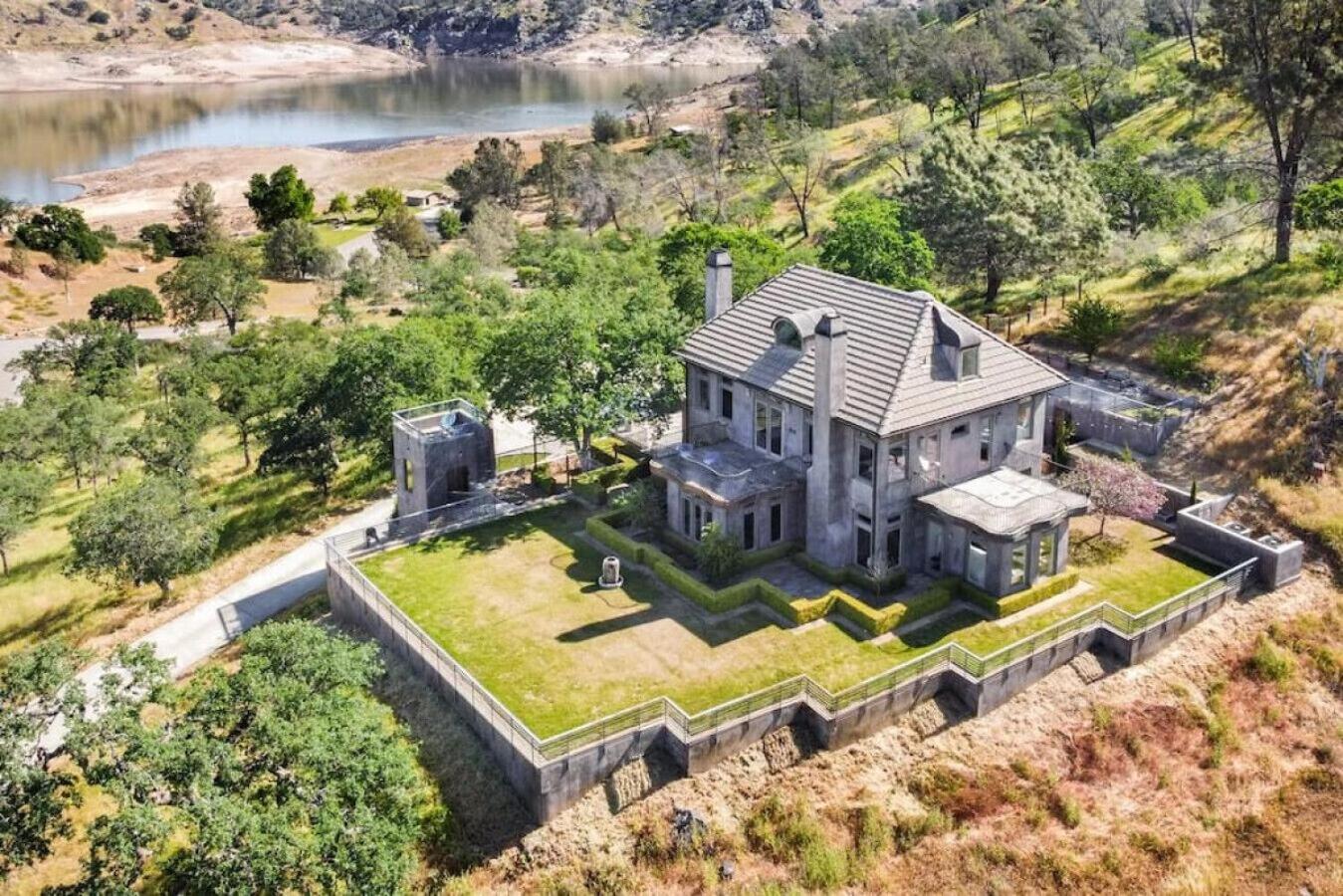 Stylish,Serene Table Mountain Villa by Lake!