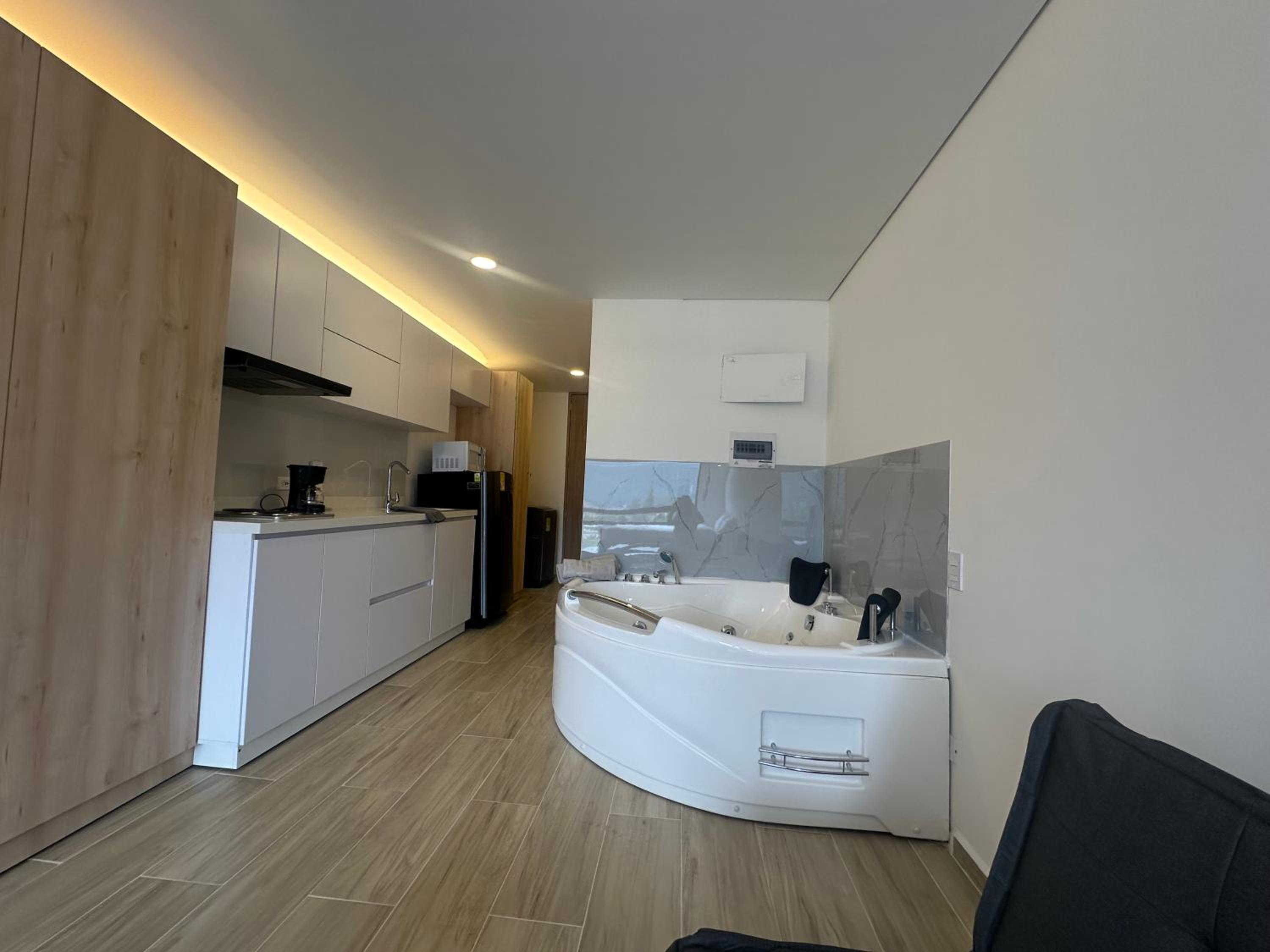 Apartaestudio con Jacuzzi privado y vista a las montanas!