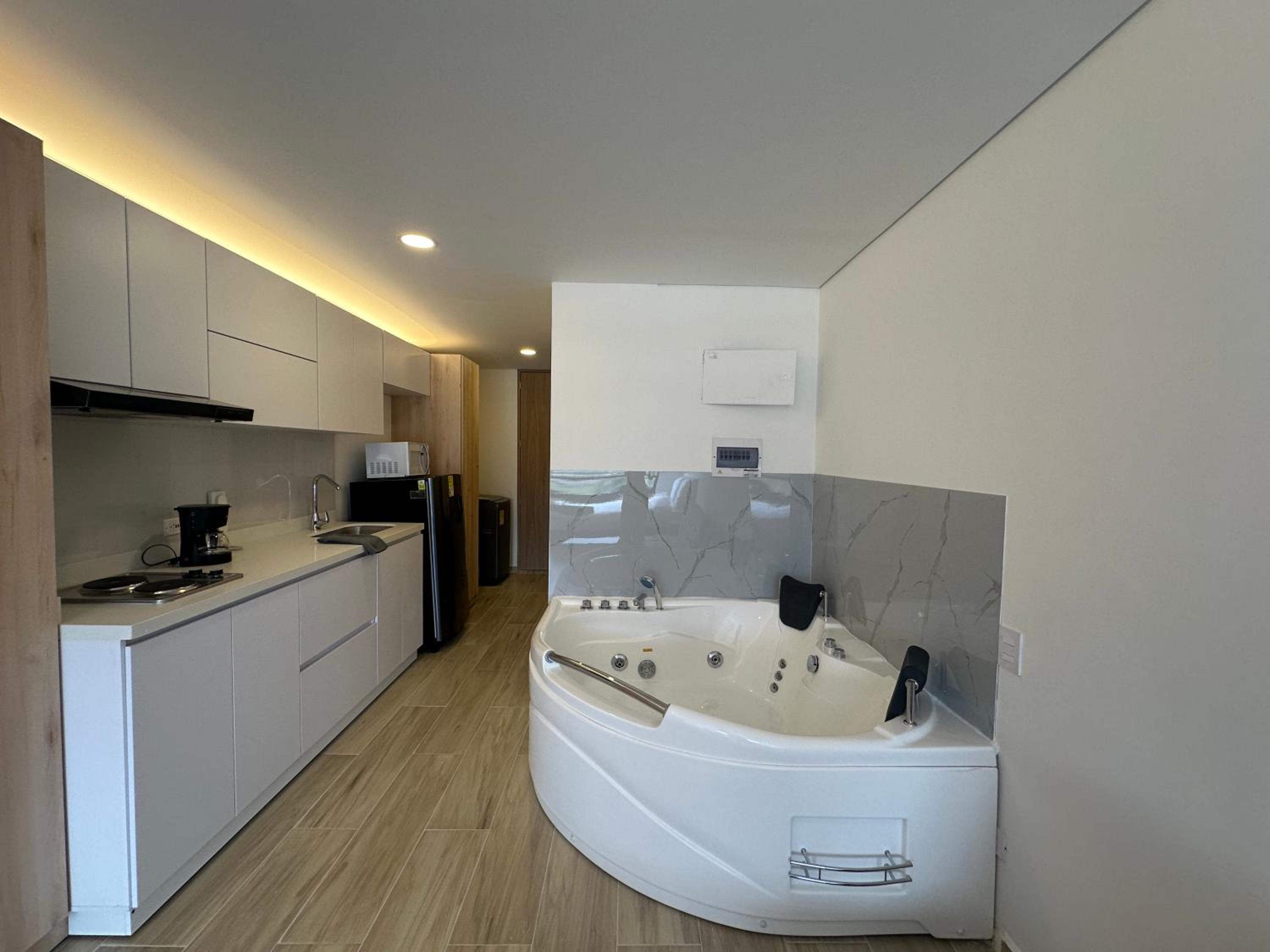 Apartaestudio con Jacuzzi privado y vista a las montanas!
