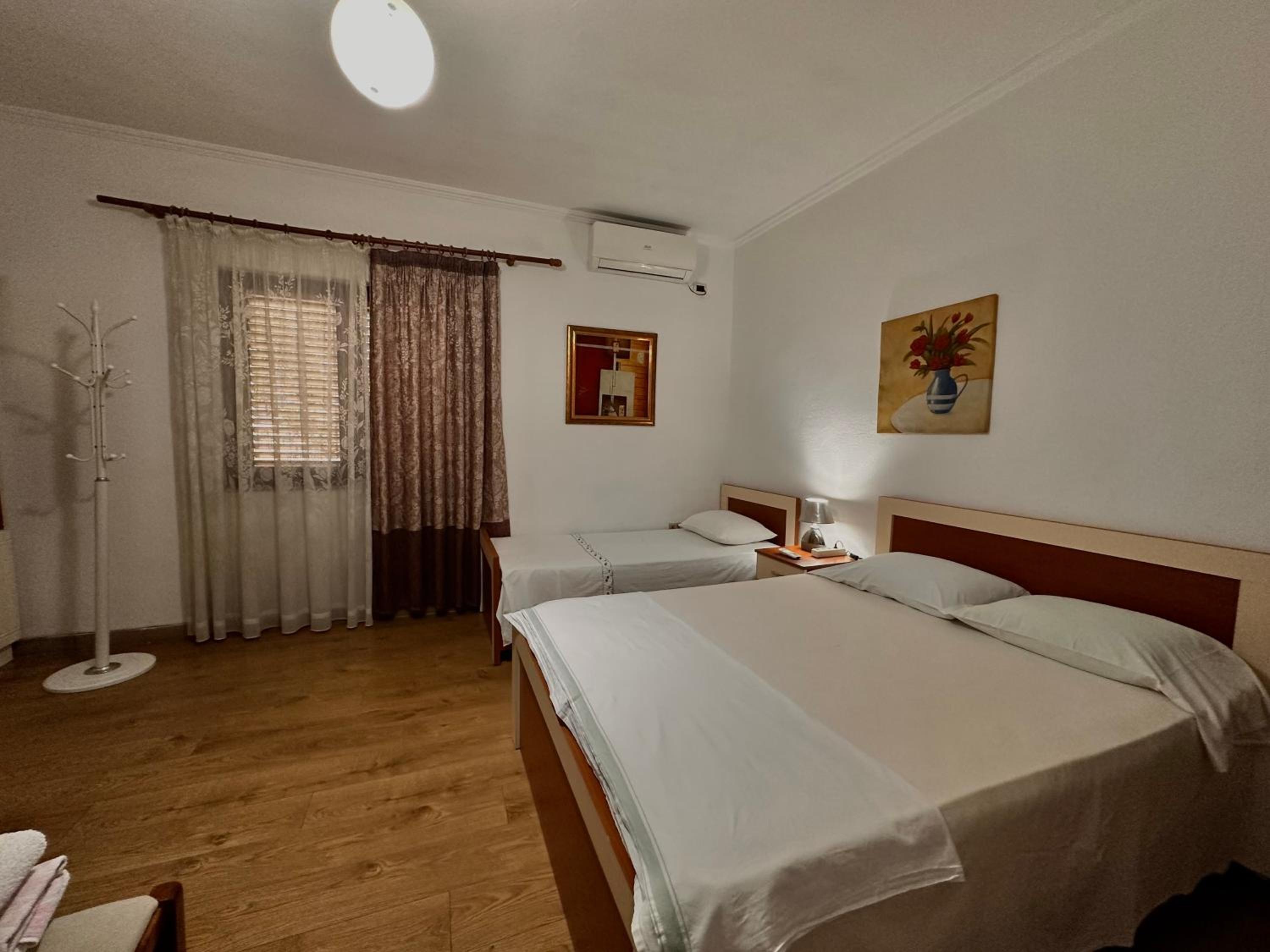 Grand House Rooms