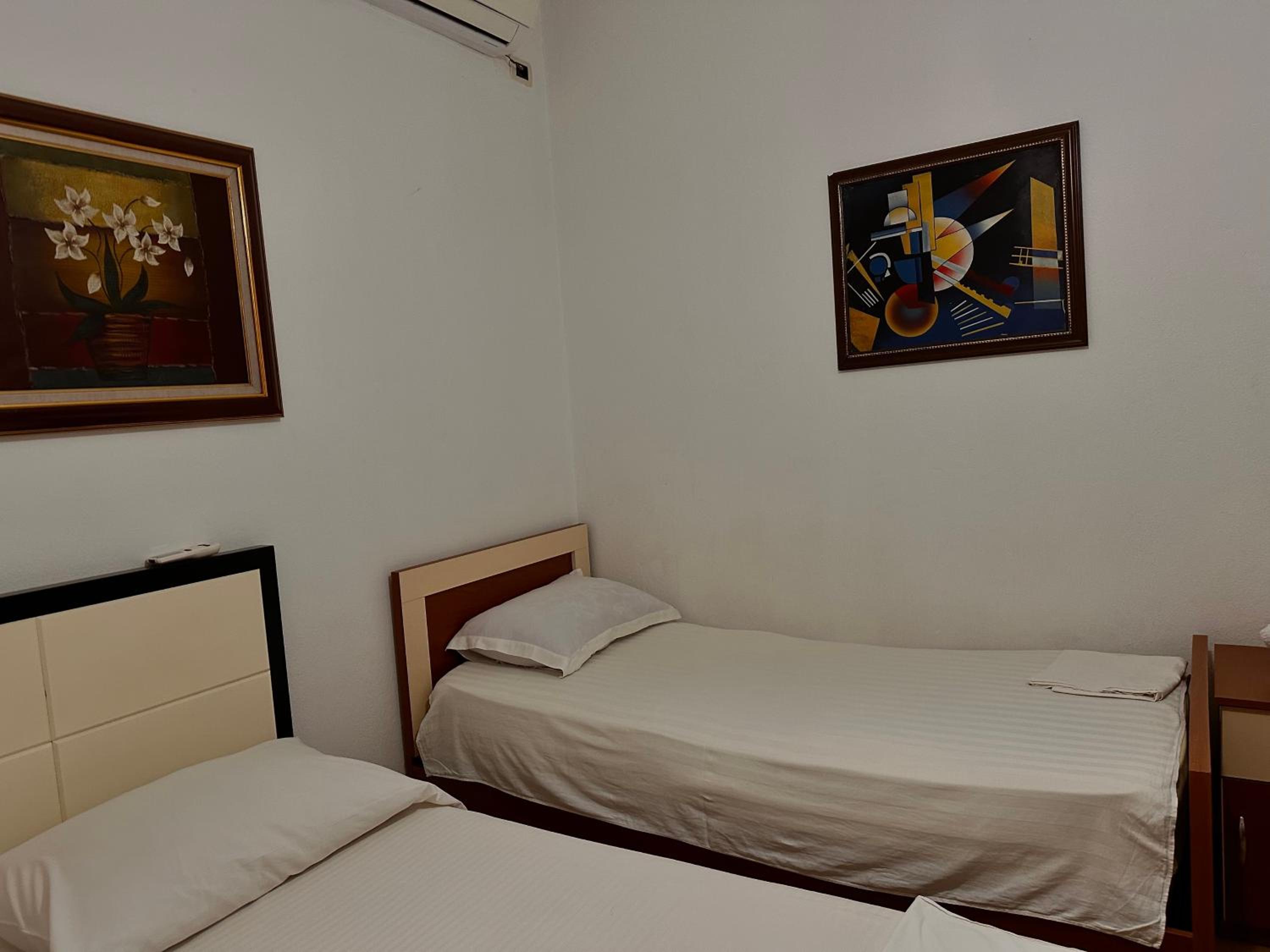 Grand House Rooms