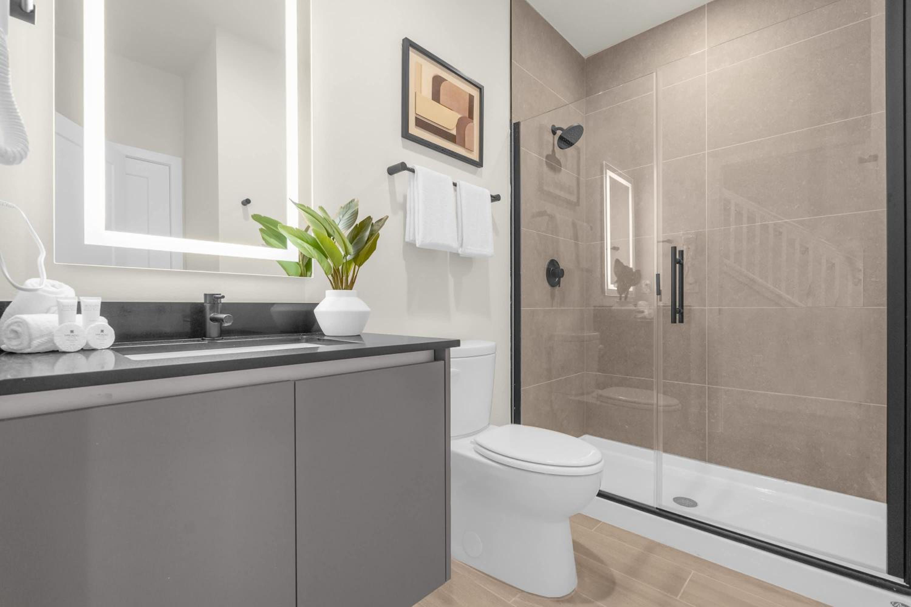 Upstay - Modern Family Townhouse w Private Pool