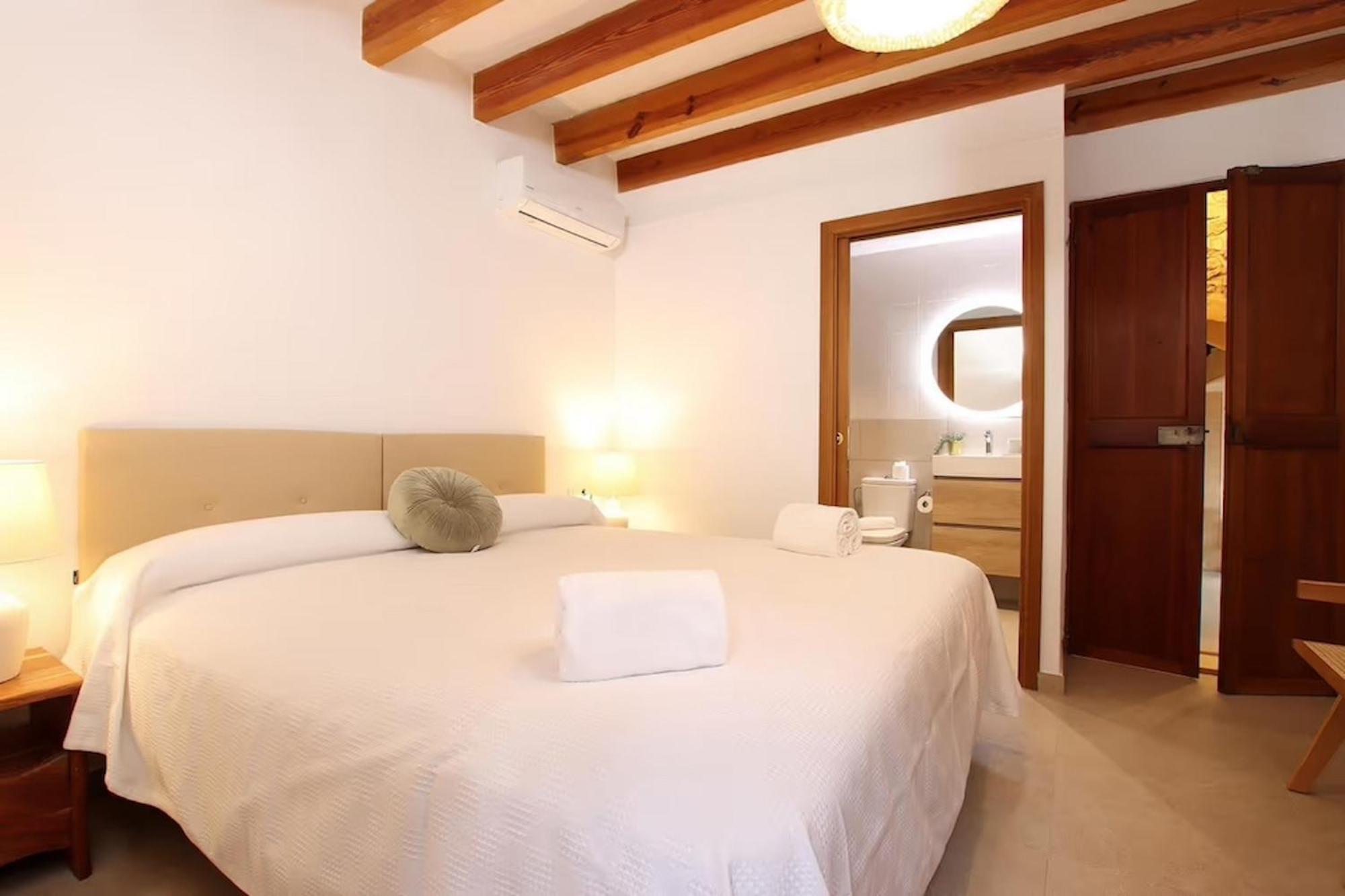 Rustic house recently renovated villa with views to the Pollensa mountains by Renthousing