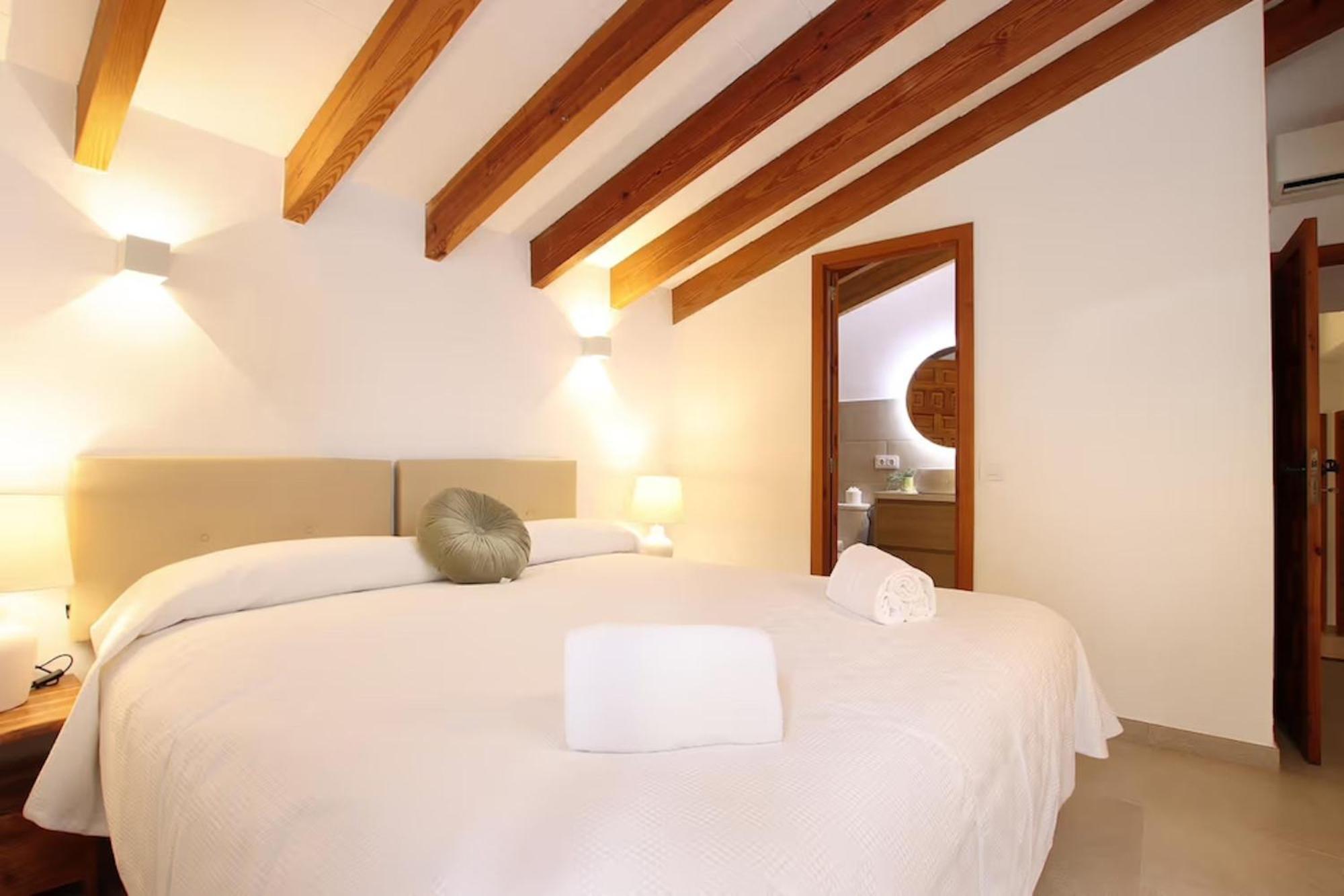 Rustic house recently renovated villa with views to the Pollensa mountains by Renthousing