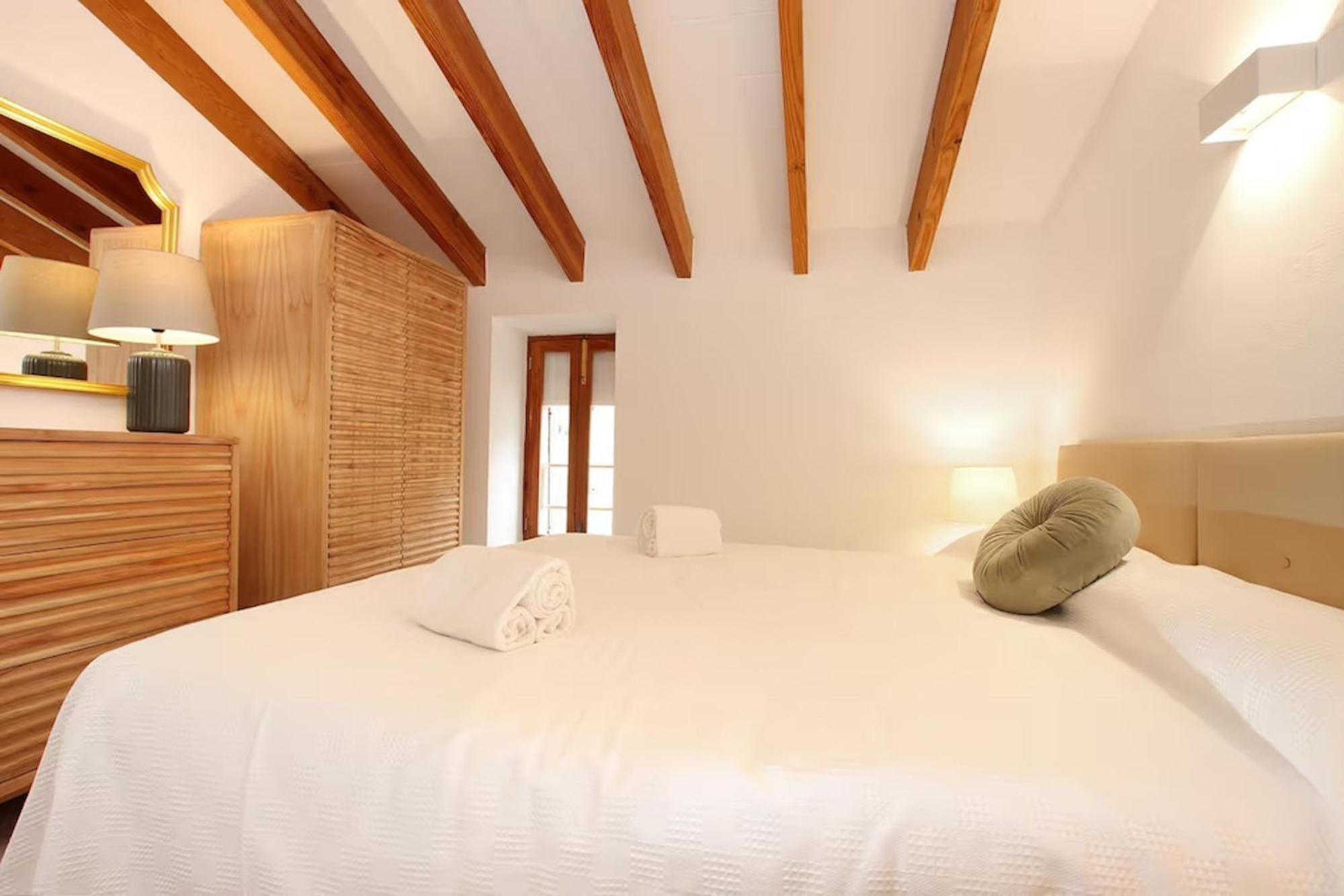 Rustic house recently renovated villa with views to the Pollensa mountains by Renthousing