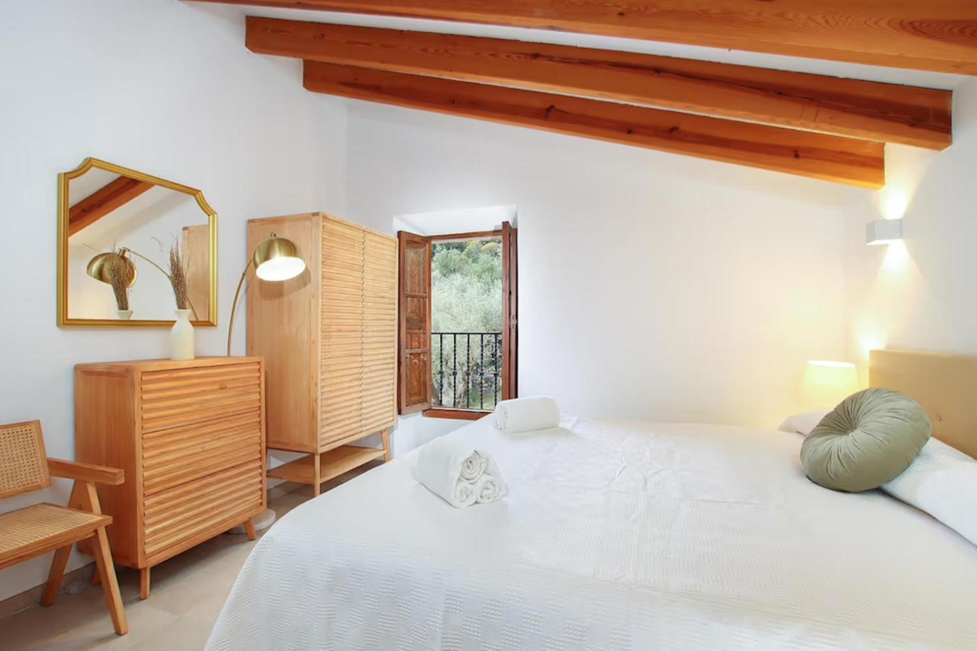 Rustic house recently renovated villa with views to the Pollensa mountains by Renthousing