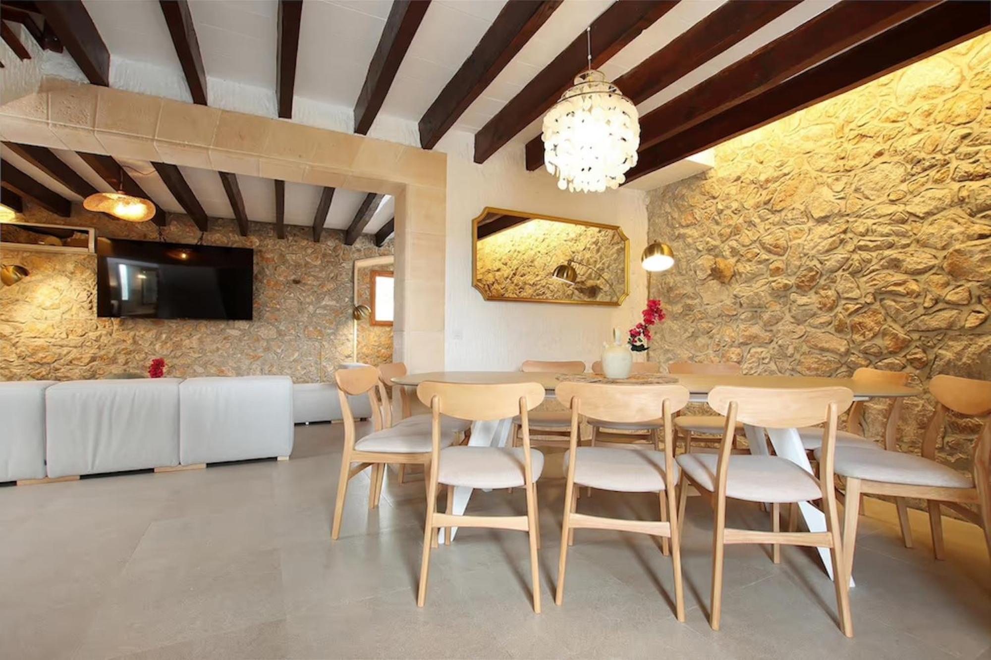 Rustic house recently renovated villa with views to the Pollensa mountains by Renthousing