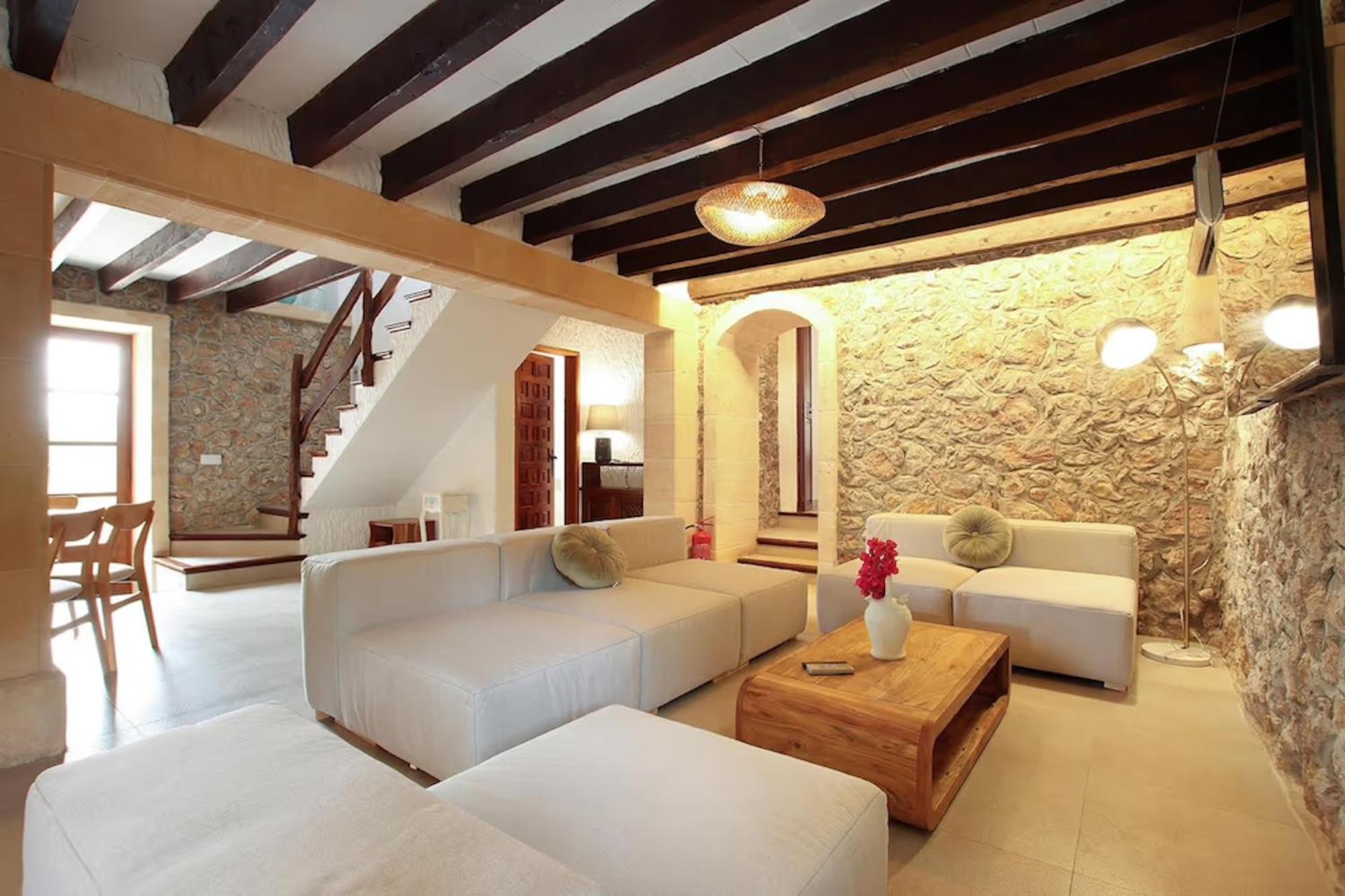 Rustic house recently renovated villa with views to the Pollensa mountains by Renthousing