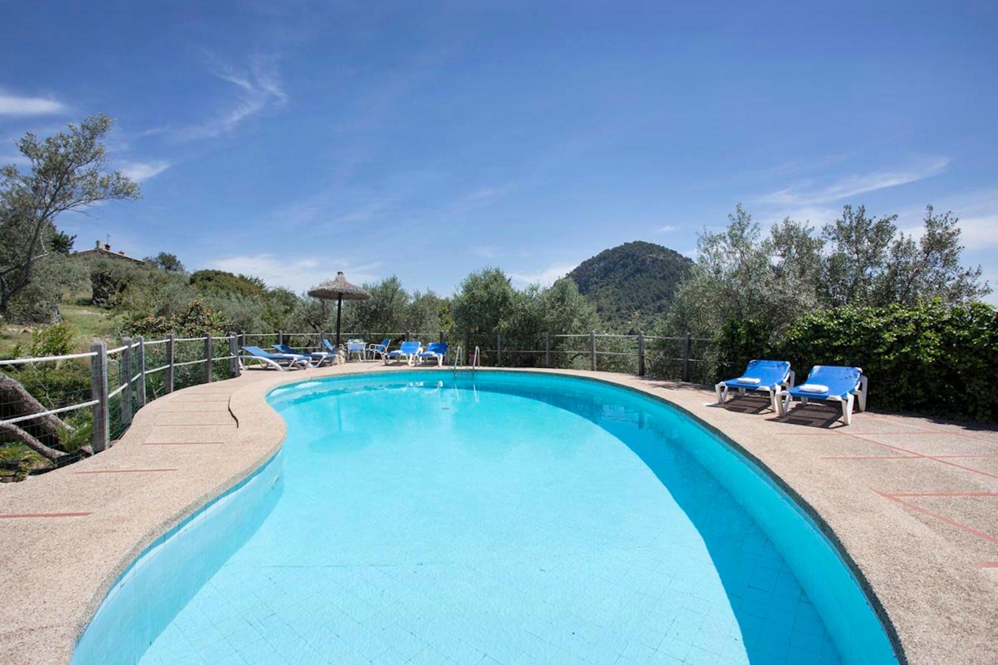Rustic house recently renovated villa with views to the Pollensa mountains by Renthousing
