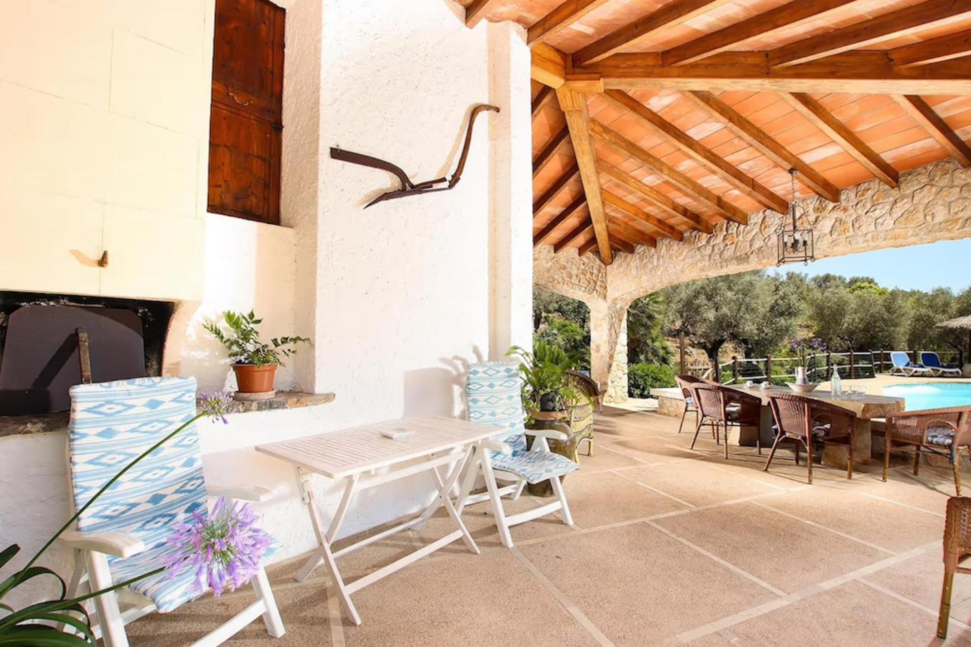 Rustic house recently renovated villa with views to the Pollensa mountains by Renthousing
