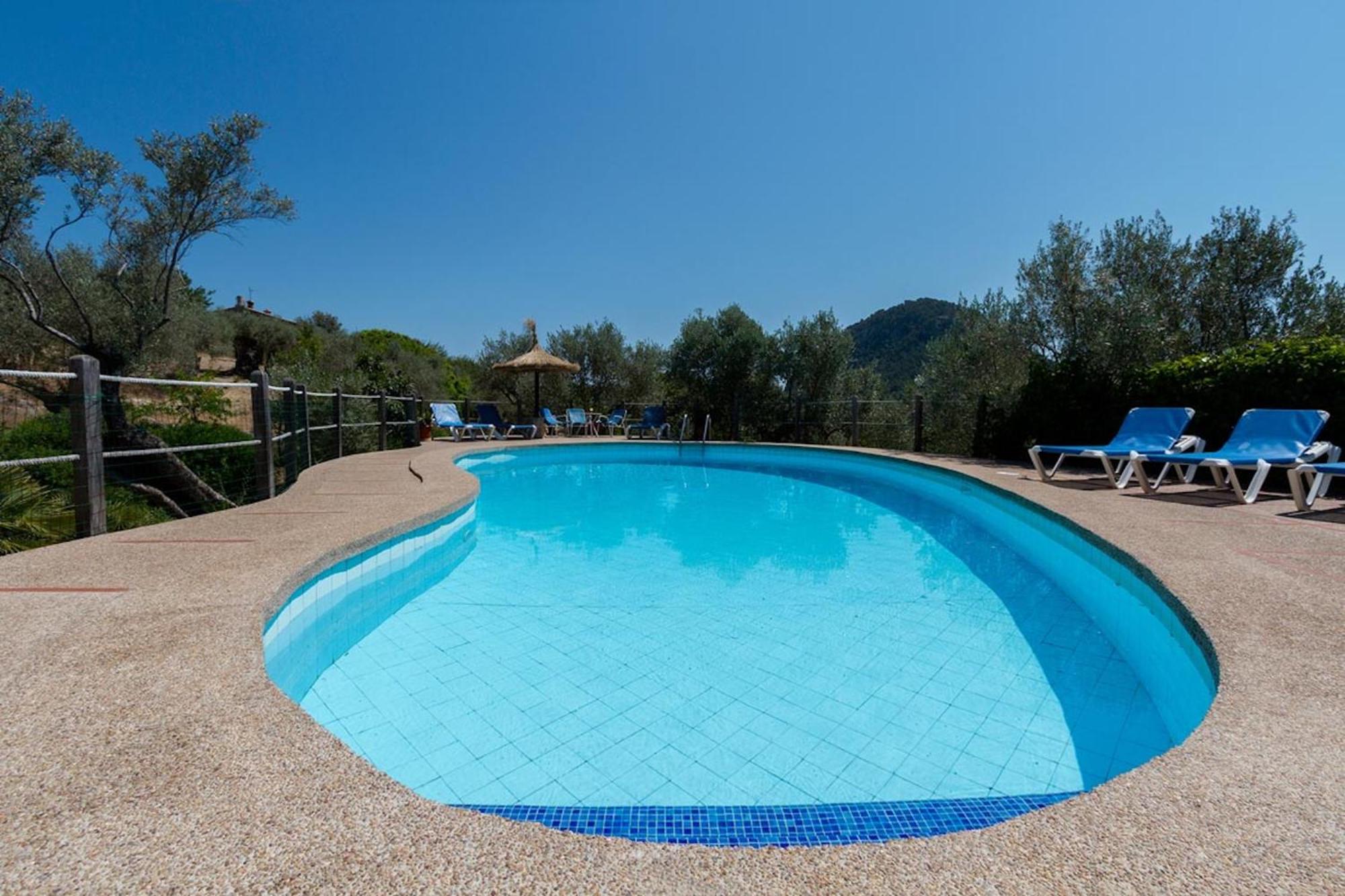 Rustic house recently renovated villa with views to the Pollensa mountains by Renthousing