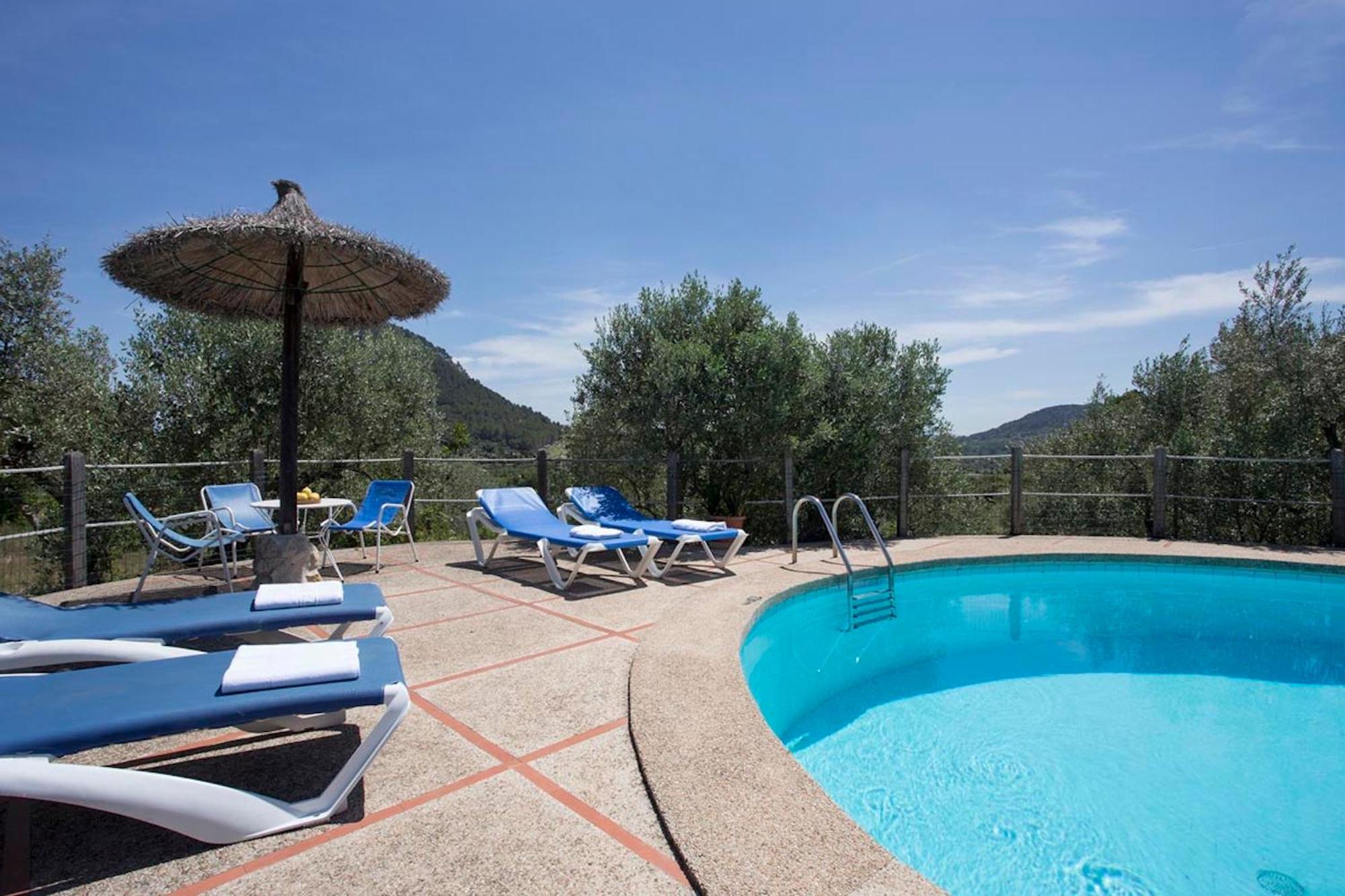 Rustic house recently renovated villa with views to the Pollensa mountains by Renthousing