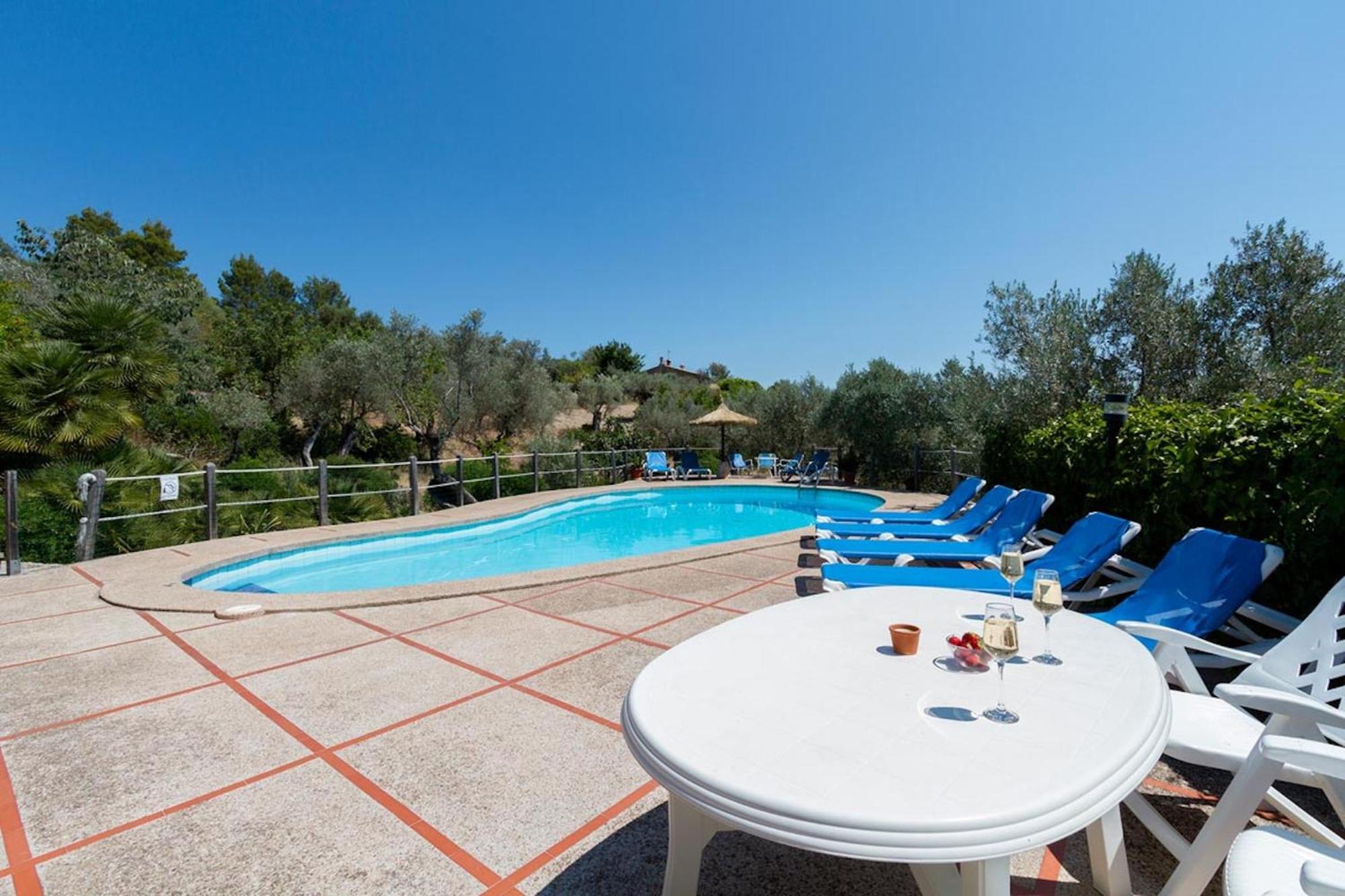 Rustic house recently renovated villa with views to the Pollensa mountains by Renthousing