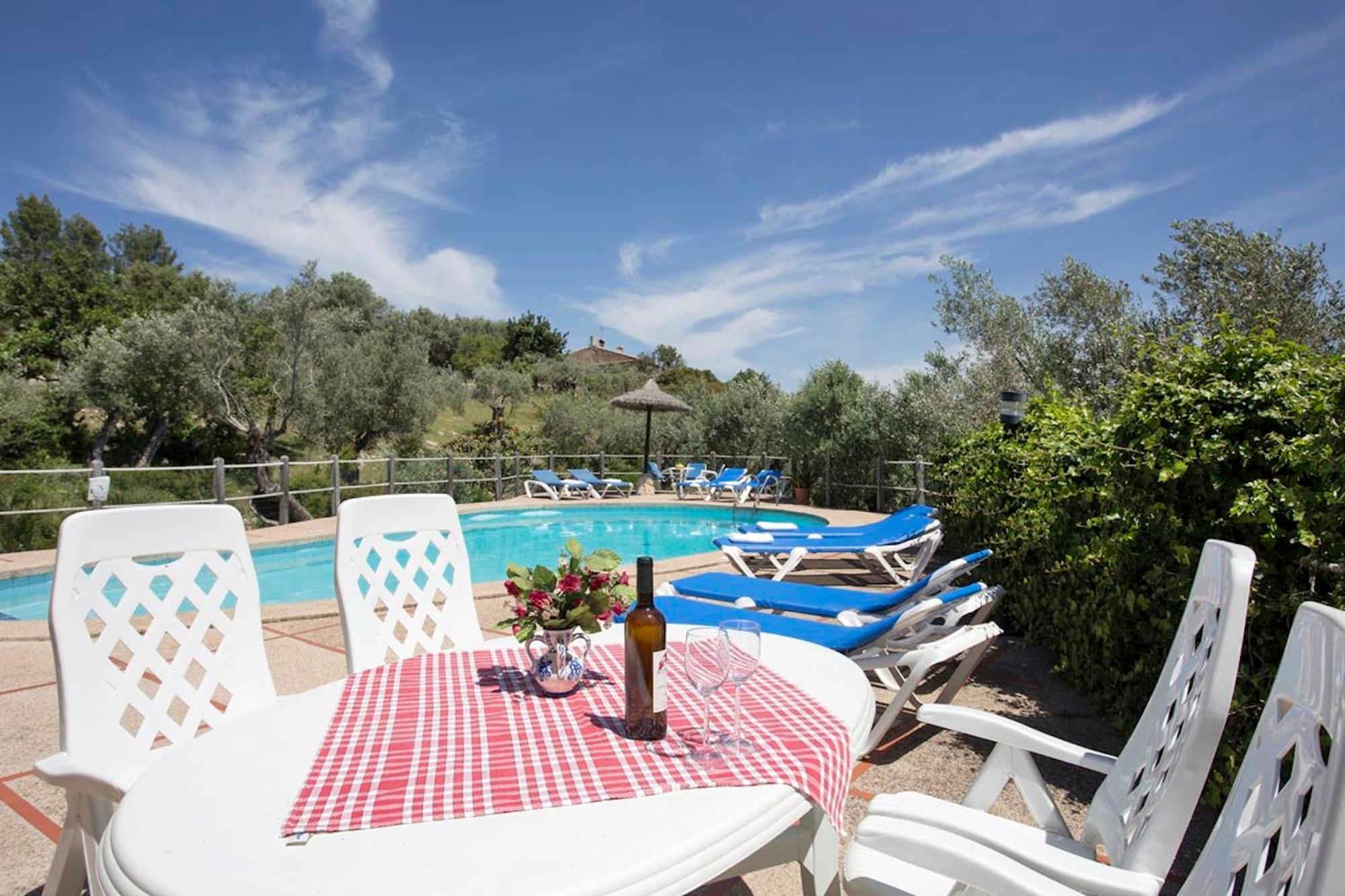 Rustic house recently renovated villa with views to the Pollensa mountains by Renthousing
