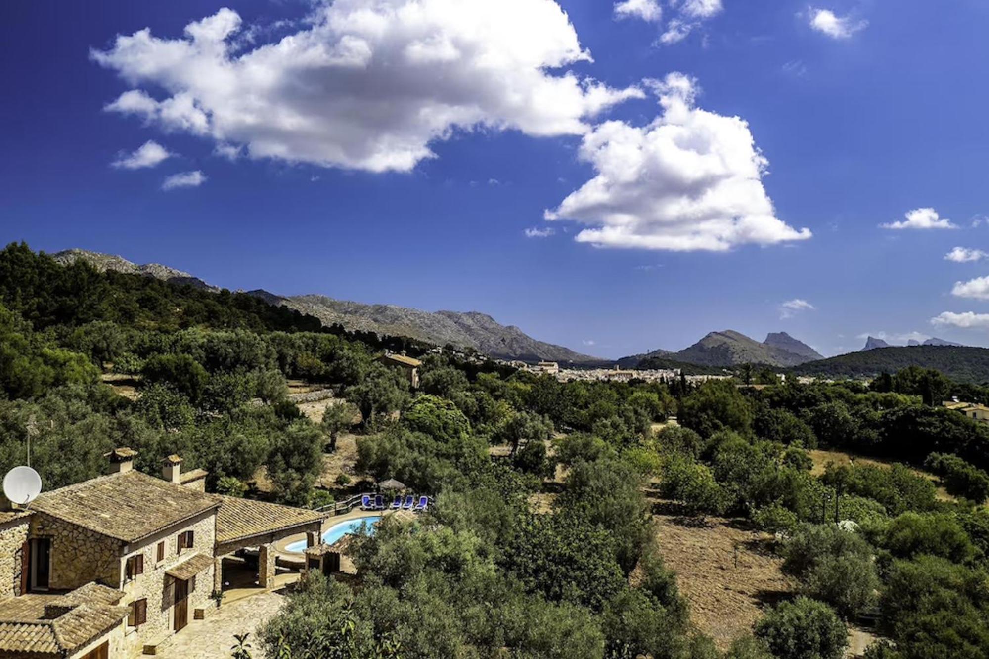 Rustic house recently renovated villa with views to the Pollensa mountains by Renthousing