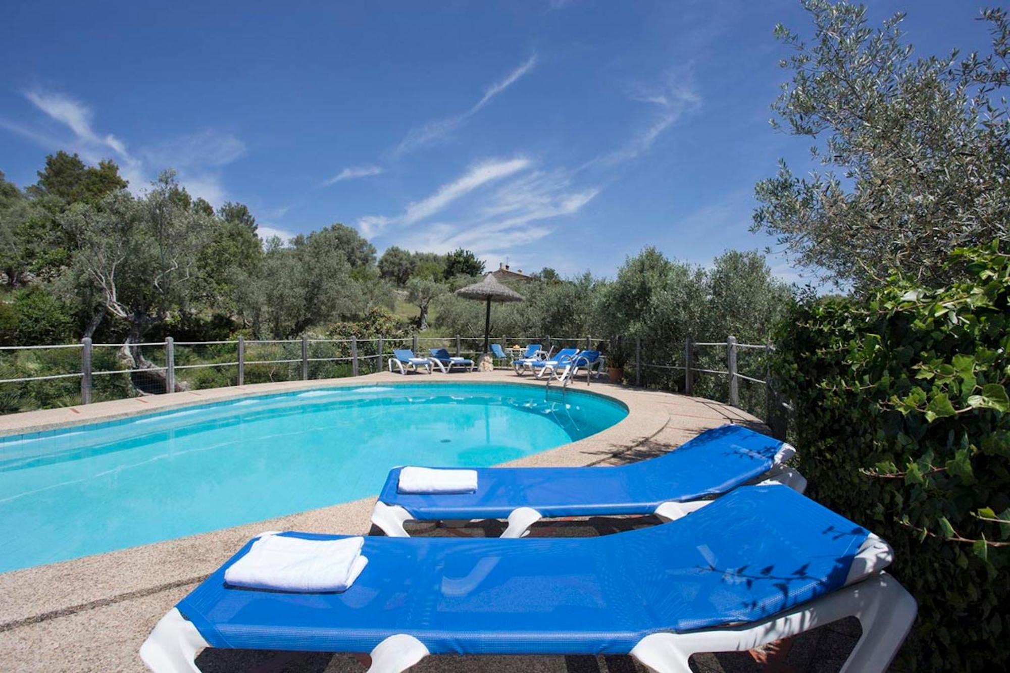 Rustic house recently renovated villa with views to the Pollensa mountains by Renthousing