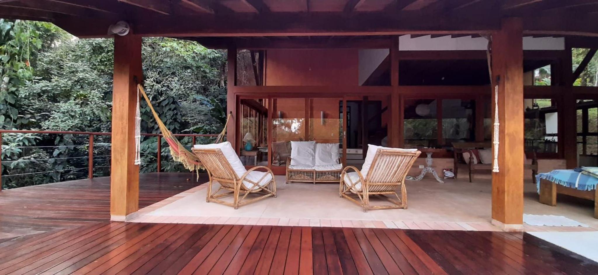 Casa entre o mar e mata Atlântica, praia Vermelha do Sul