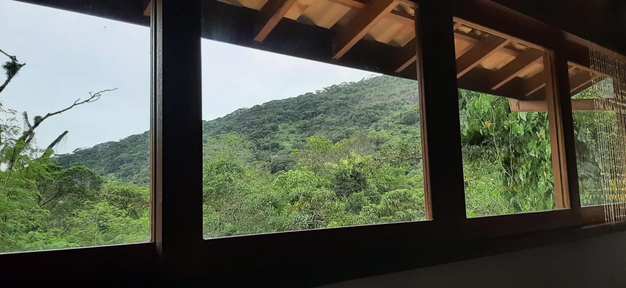 Casa entre o mar e mata Atlântica, praia Vermelha do Sul