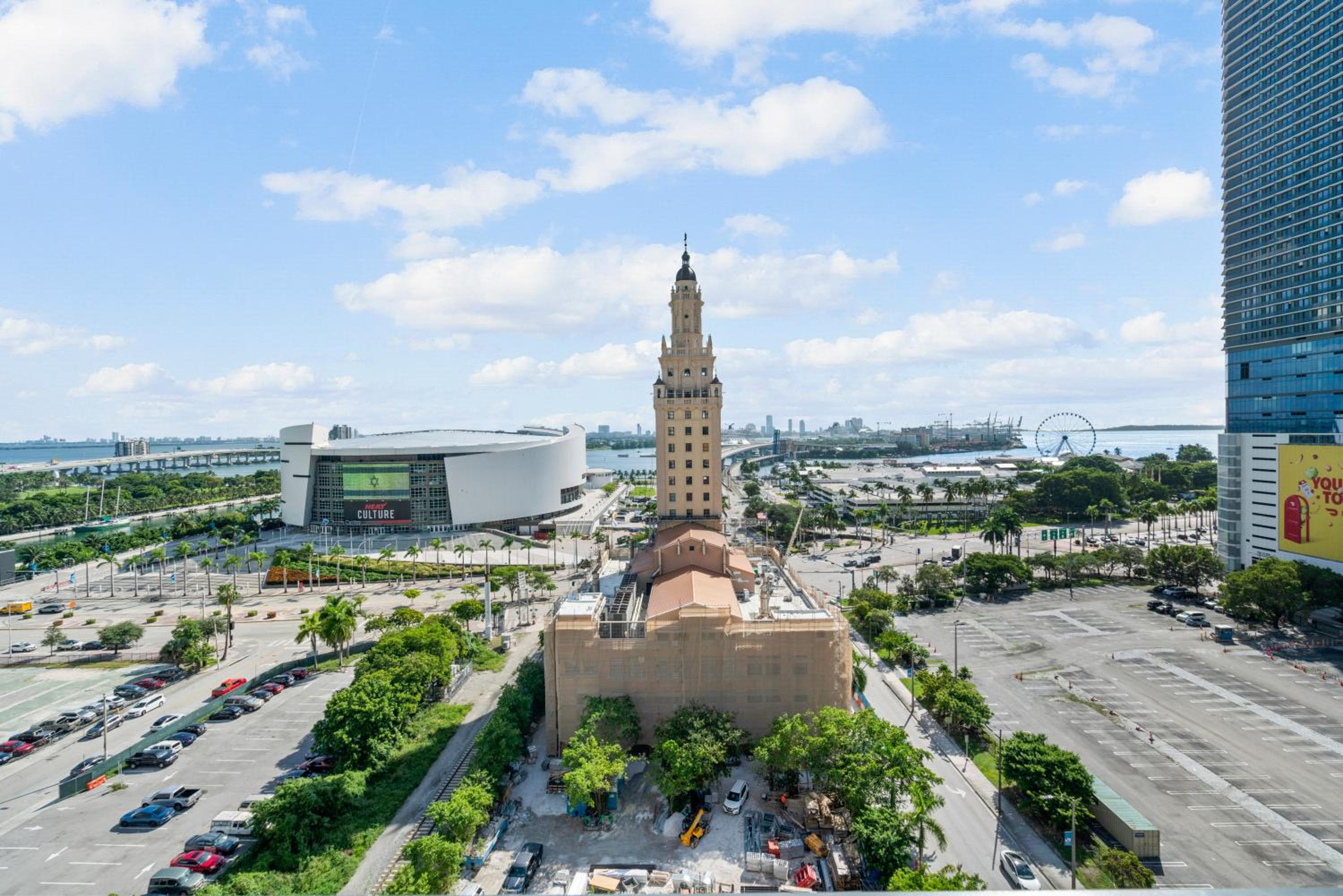 New Luxury 26th Floor Apartment in the heart of Miami