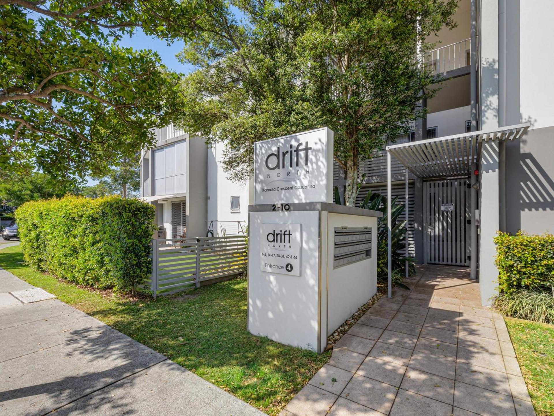 Drift North 42 with Resort Pool