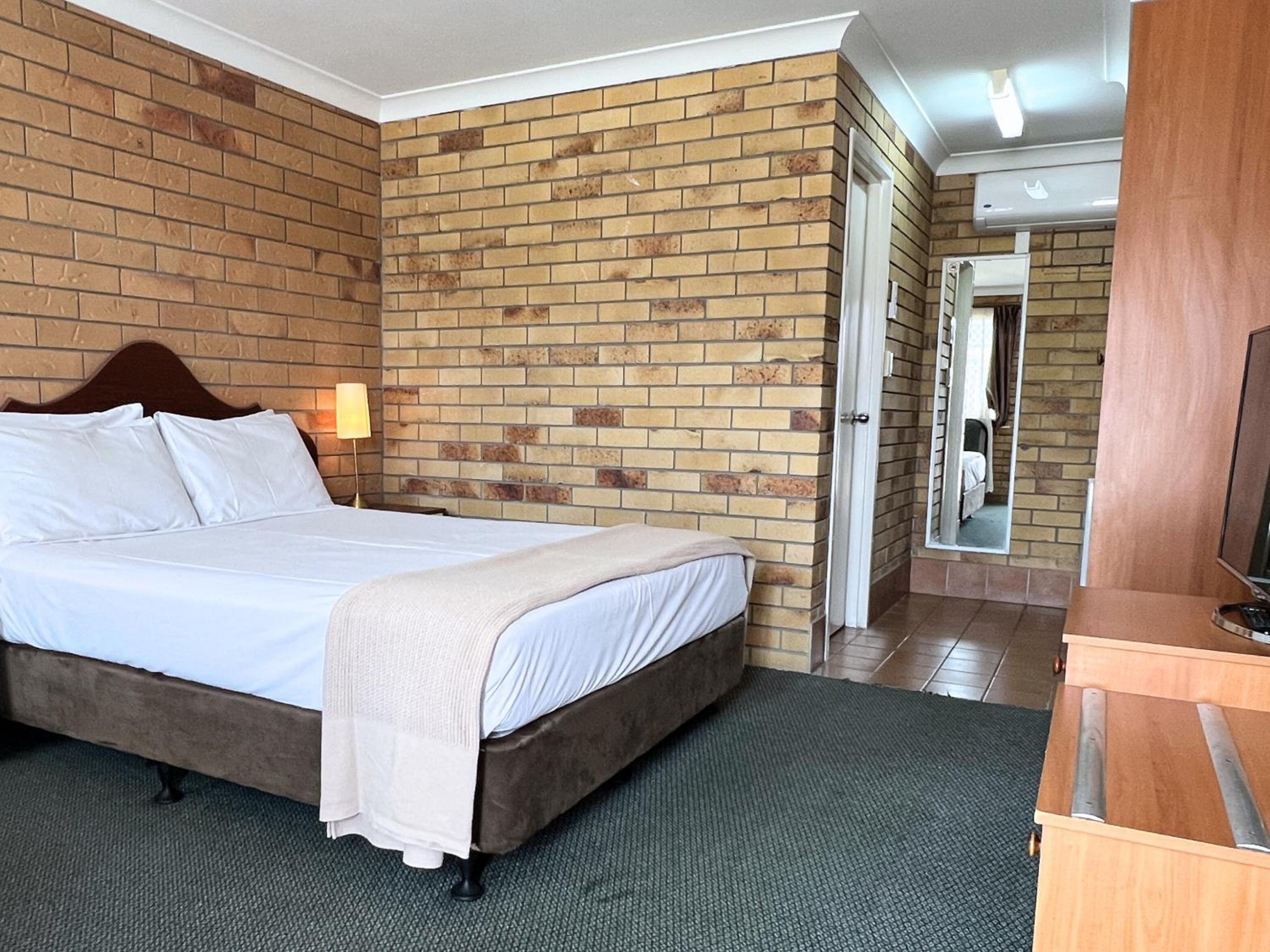 The Phoenix Artesian Spa Resort and Accommodation