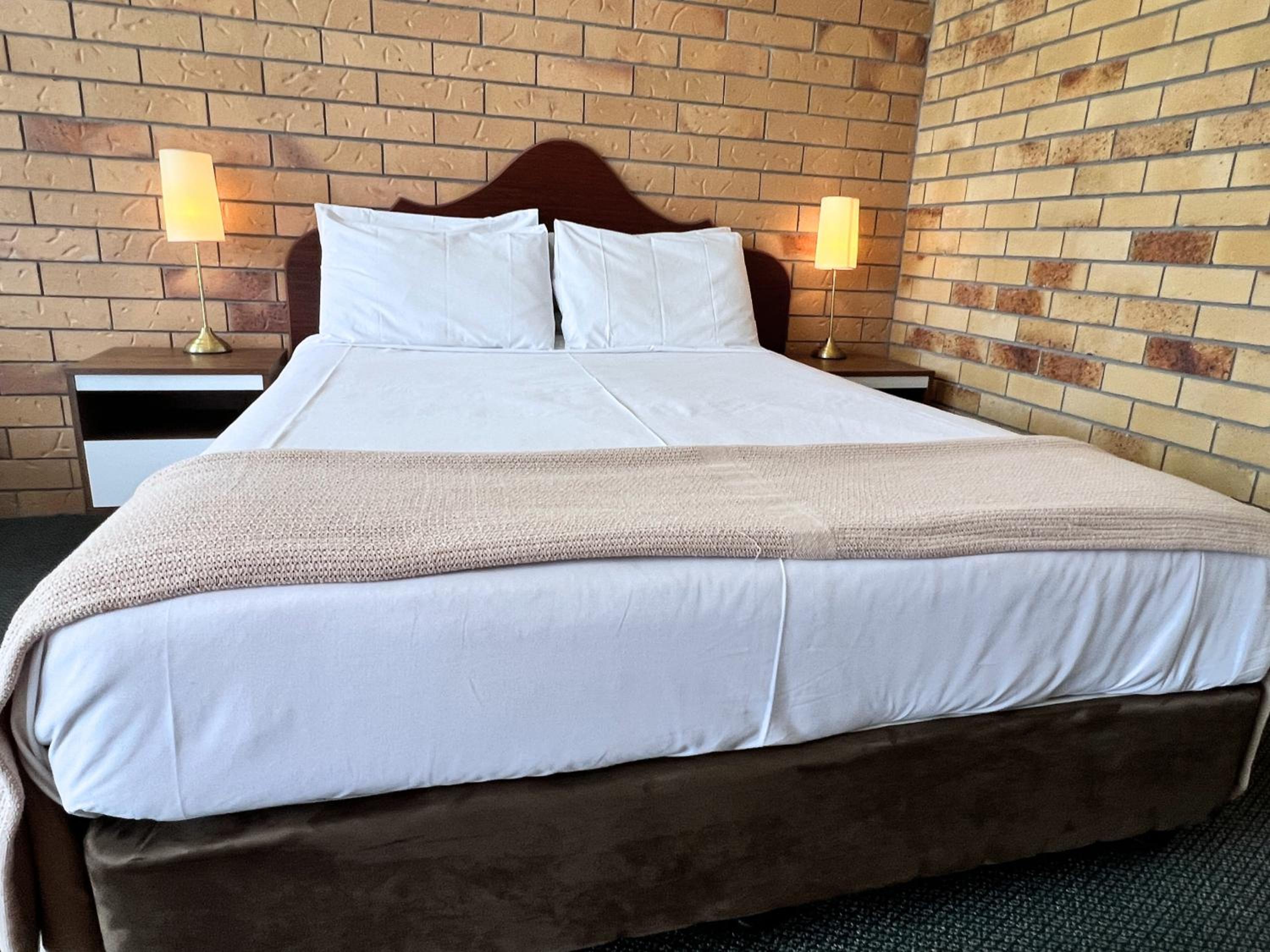 The Phoenix Artesian Spa Resort and Accommodation