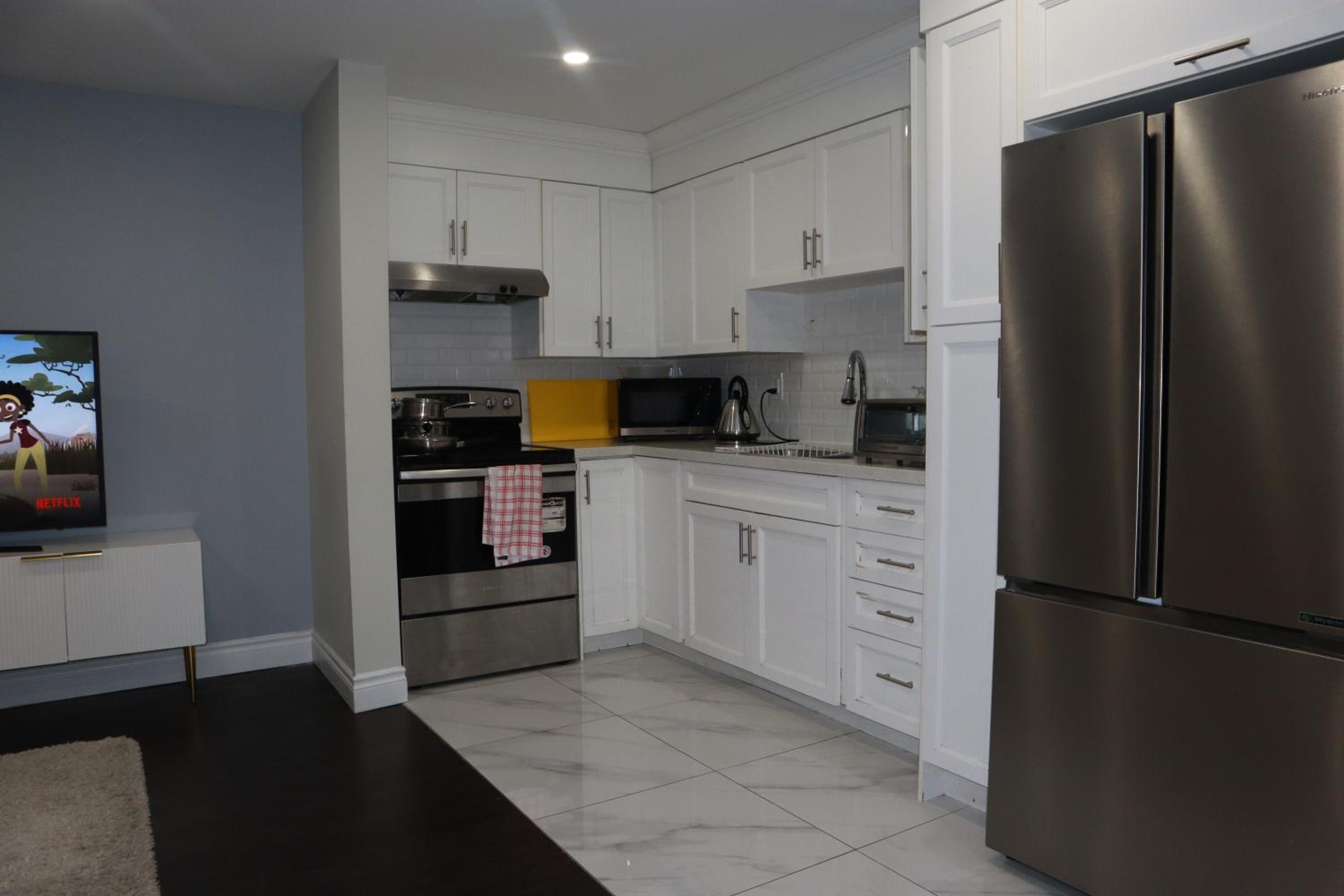 Stunning Furnished 2 Bedroom 2 Washroom Basement Apartment