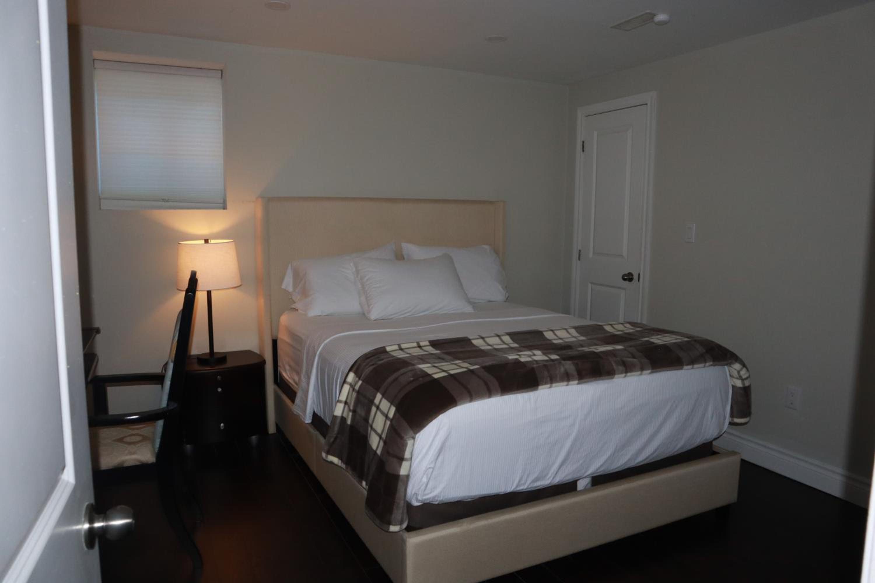 Stunning Furnished 2 Bedroom 2 Washroom Basement Apartment