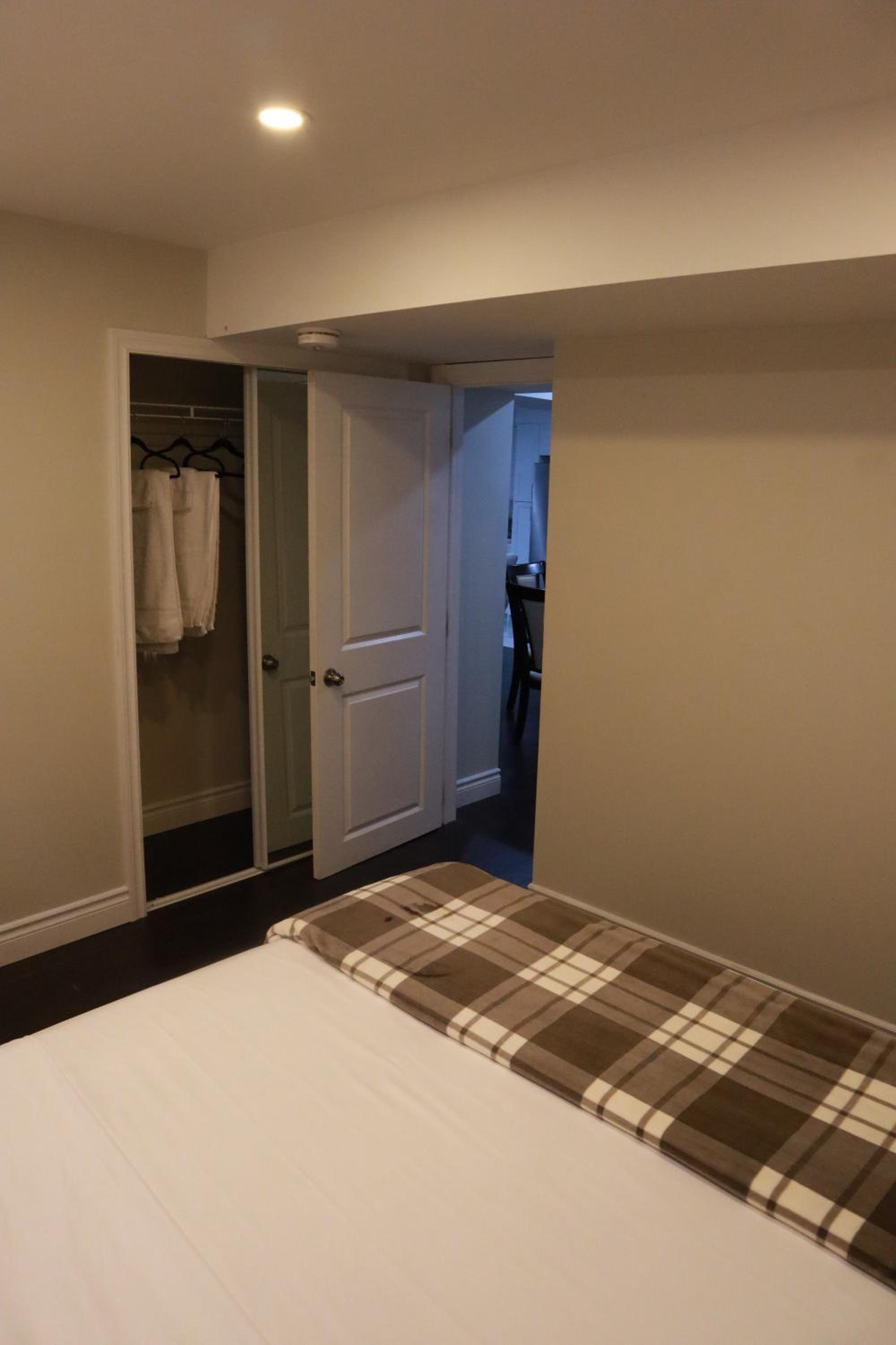 Stunning Furnished 2 Bedroom 2 Washroom Basement Apartment