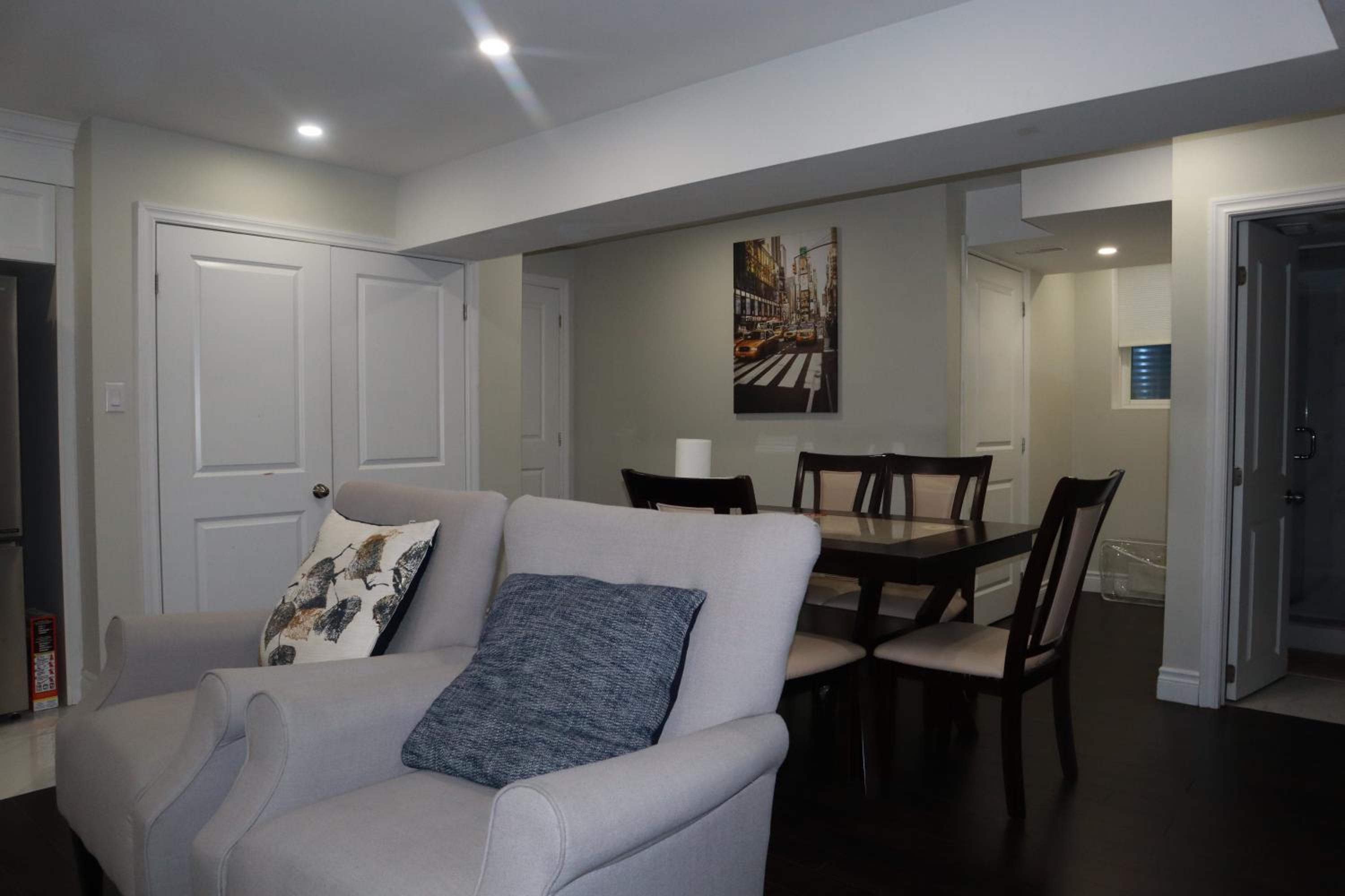 Stunning Furnished 2 Bedroom 2 Washroom Basement Apartment