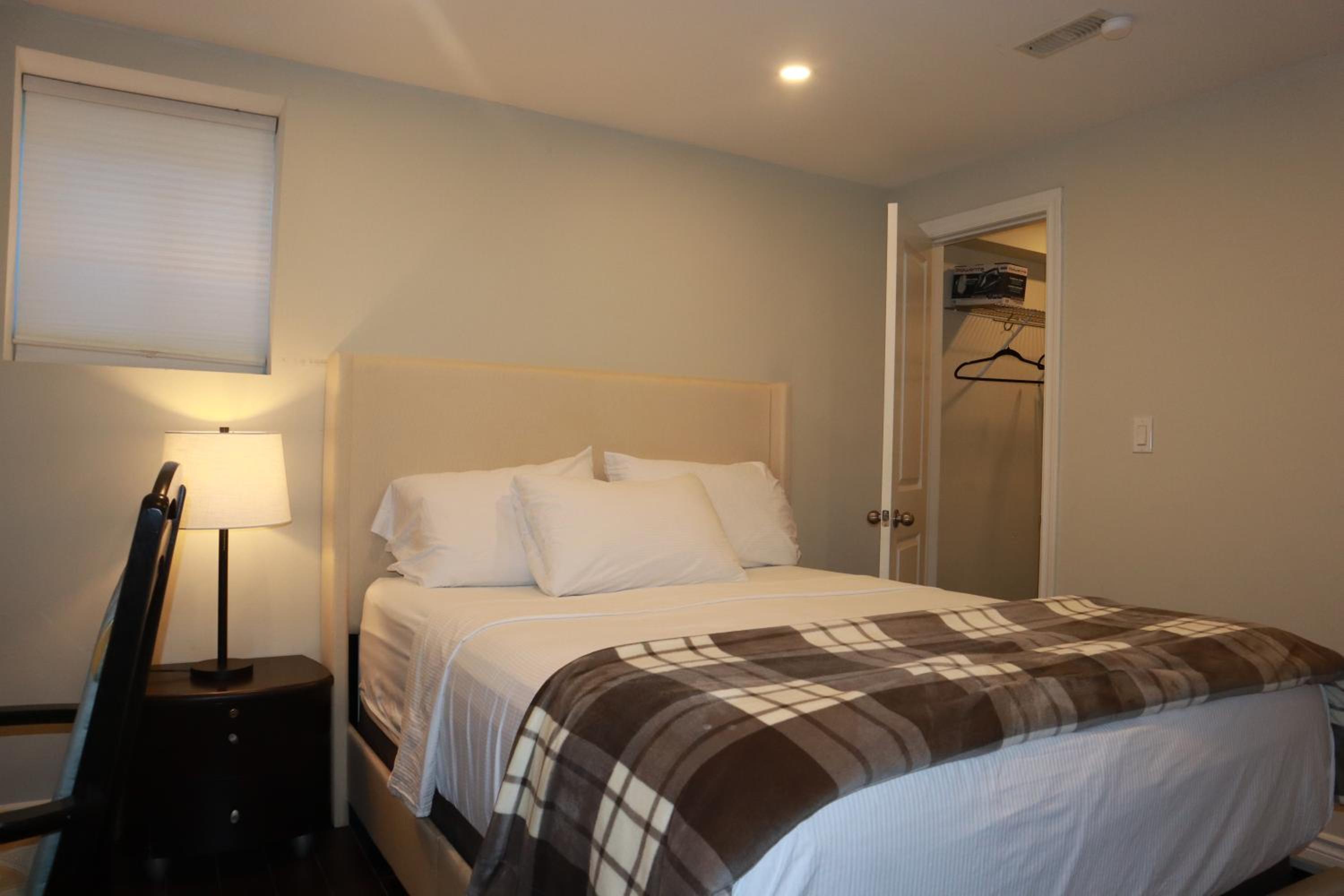 Stunning Furnished 2 Bedroom 2 Washroom Basement Apartment