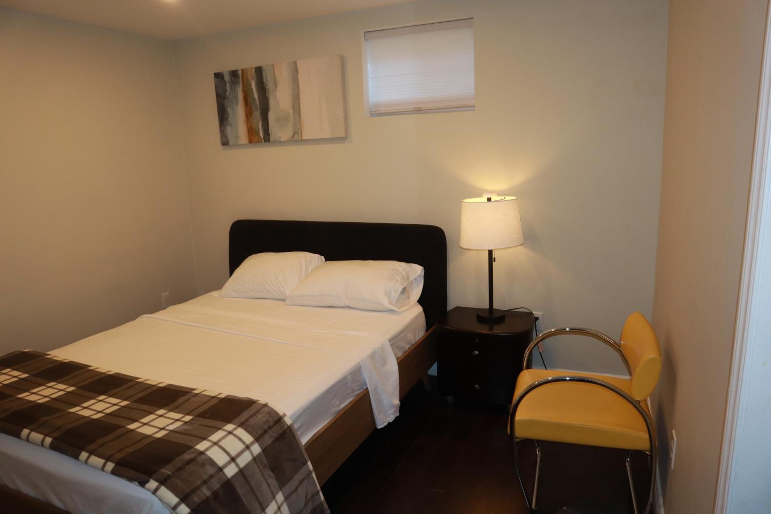 Stunning Furnished 2 Bedroom 2 Washroom Basement Apartment