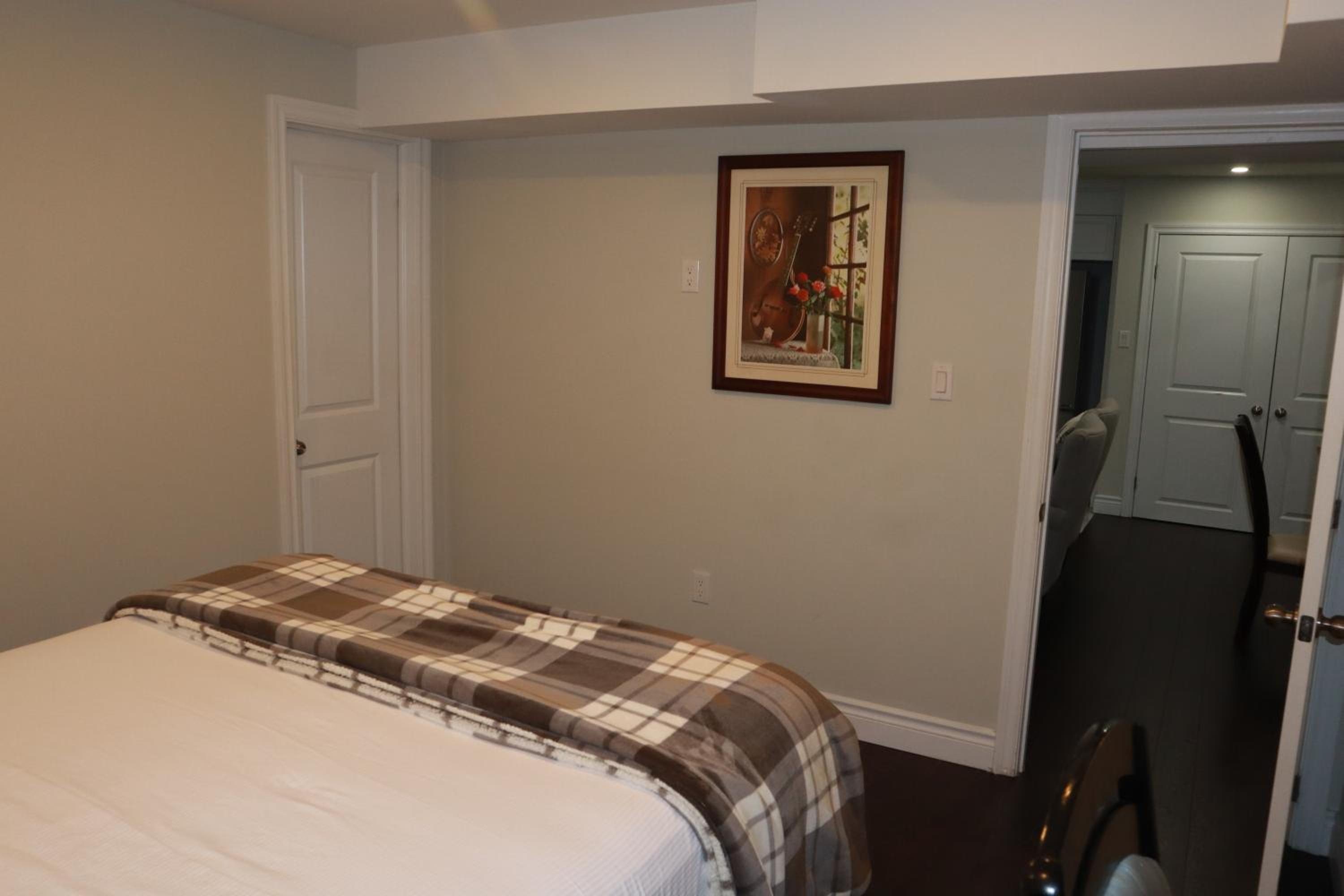 Stunning Furnished 2 Bedroom 2 Washroom Basement Apartment
