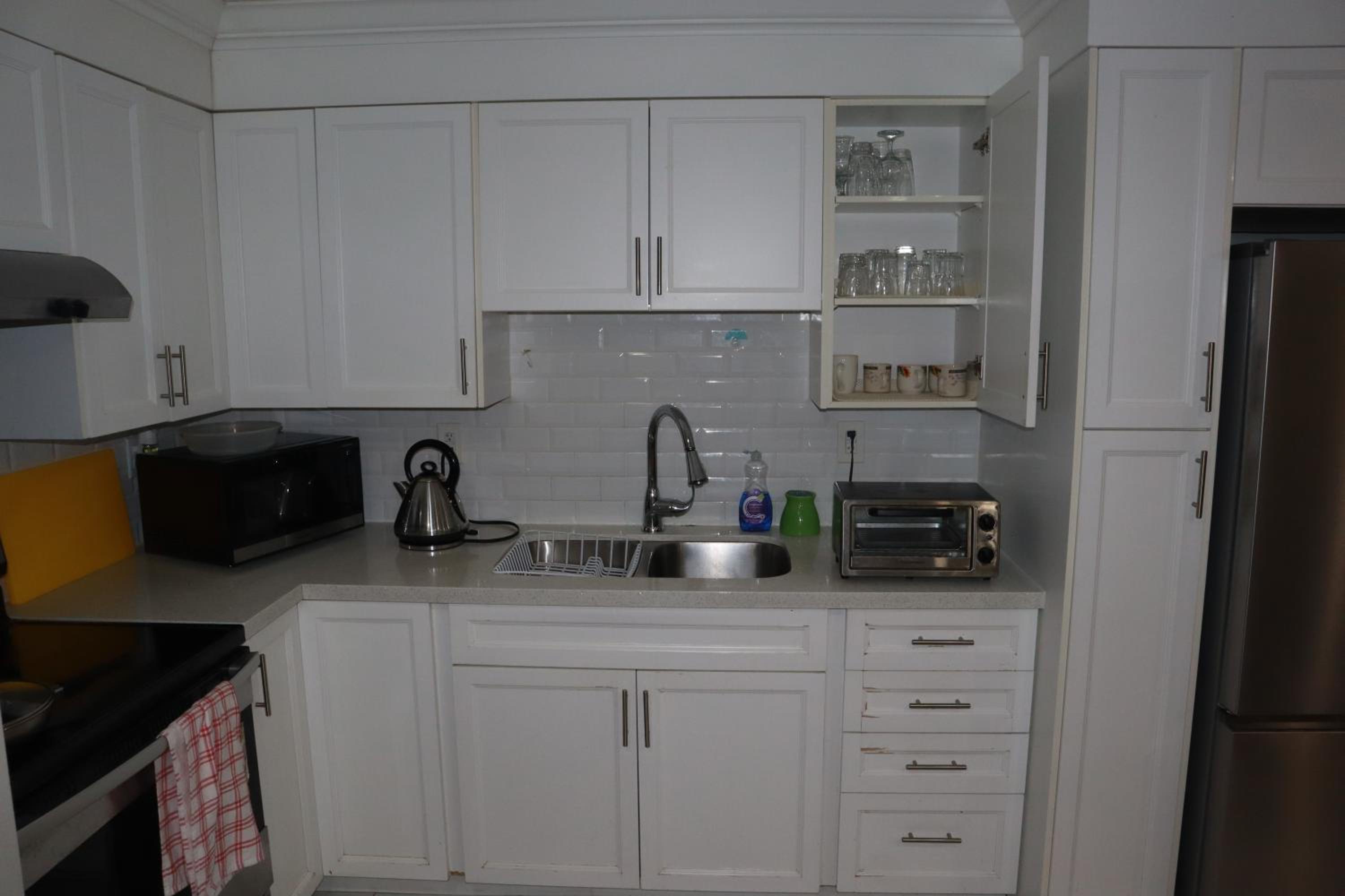 Stunning Furnished 2 Bedroom 2 Washroom Basement Apartment
