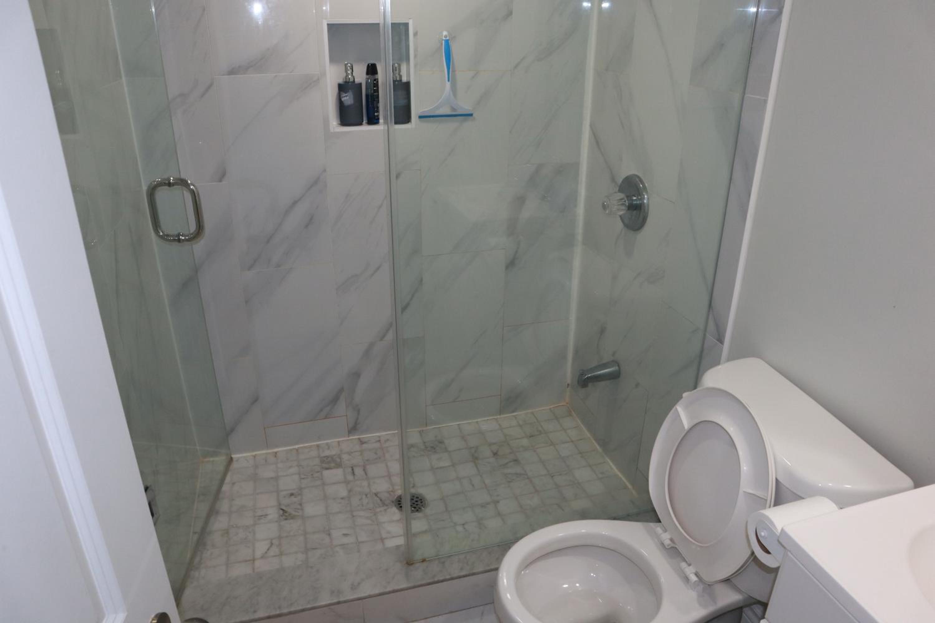 Stunning Furnished 2 Bedroom 2 Washroom Basement Apartment