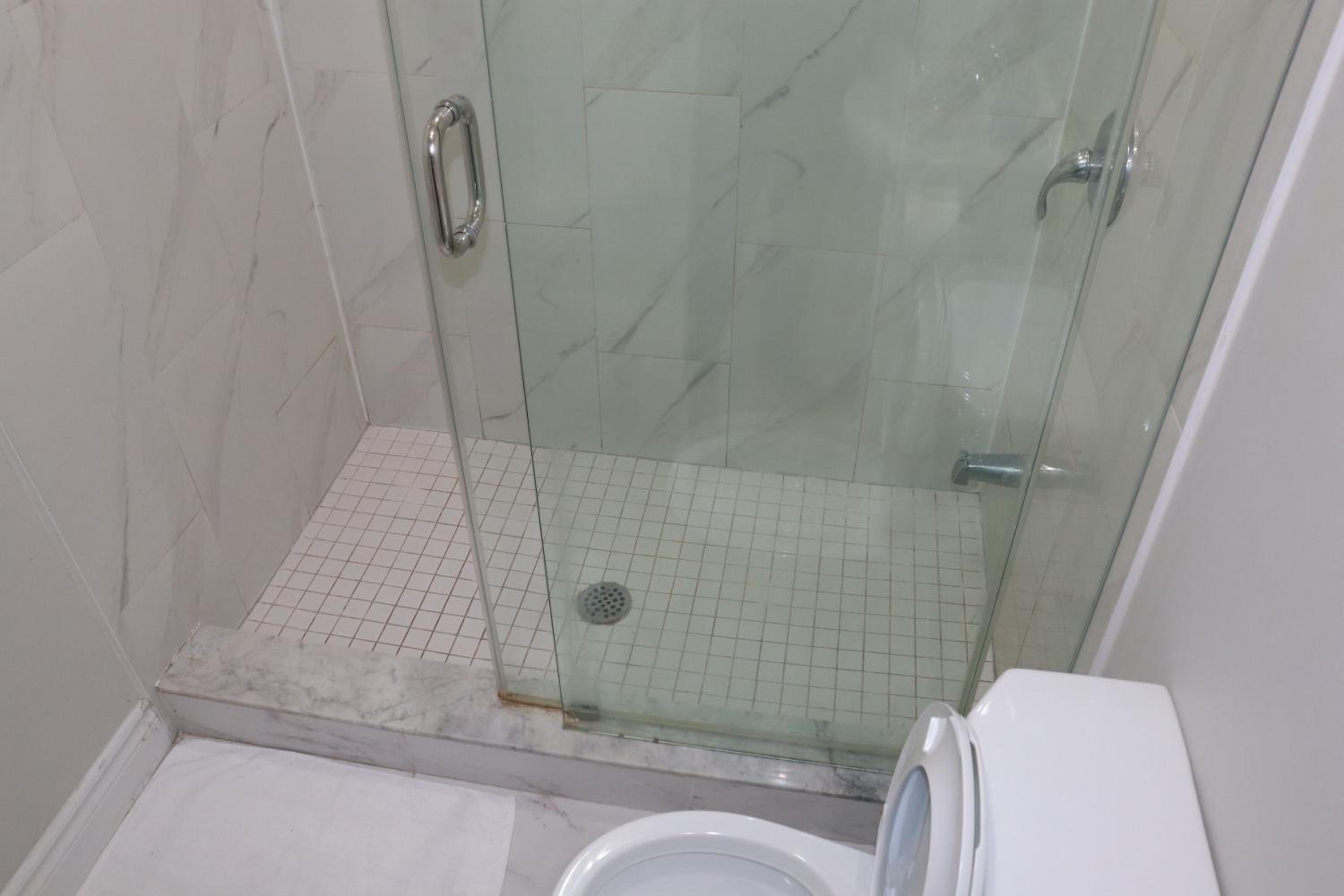 Stunning Furnished 2 Bedroom 2 Washroom Basement Apartment