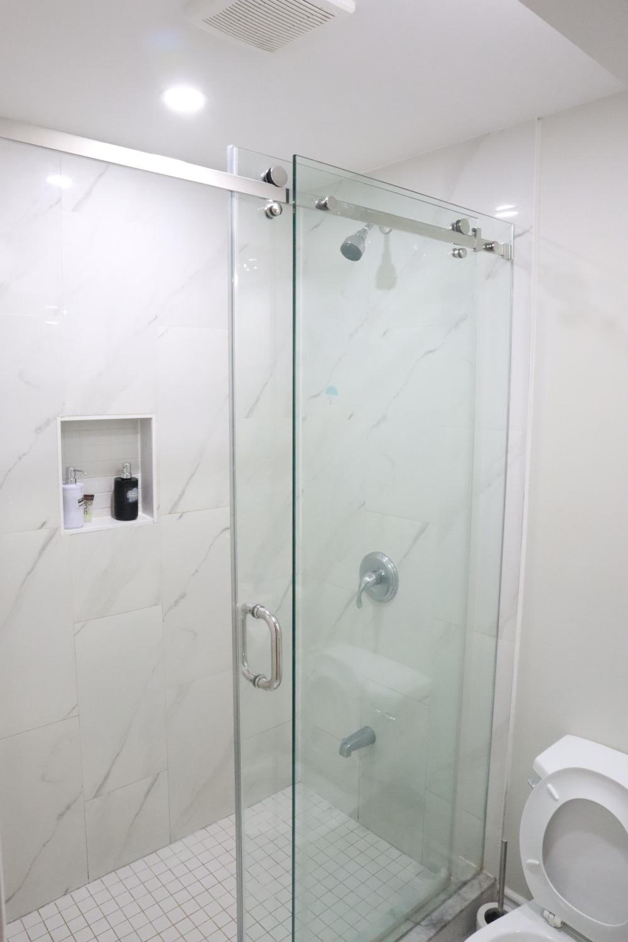 Stunning Furnished 2 Bedroom 2 Washroom Basement Apartment