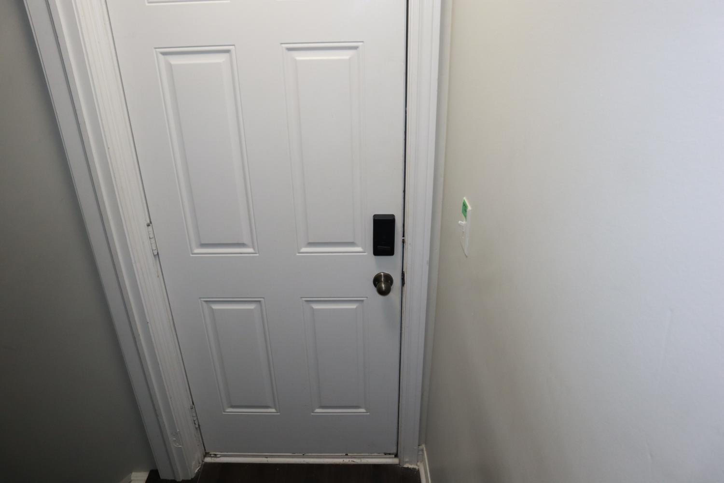 Stunning Furnished 2 Bedroom 2 Washroom Basement Apartment