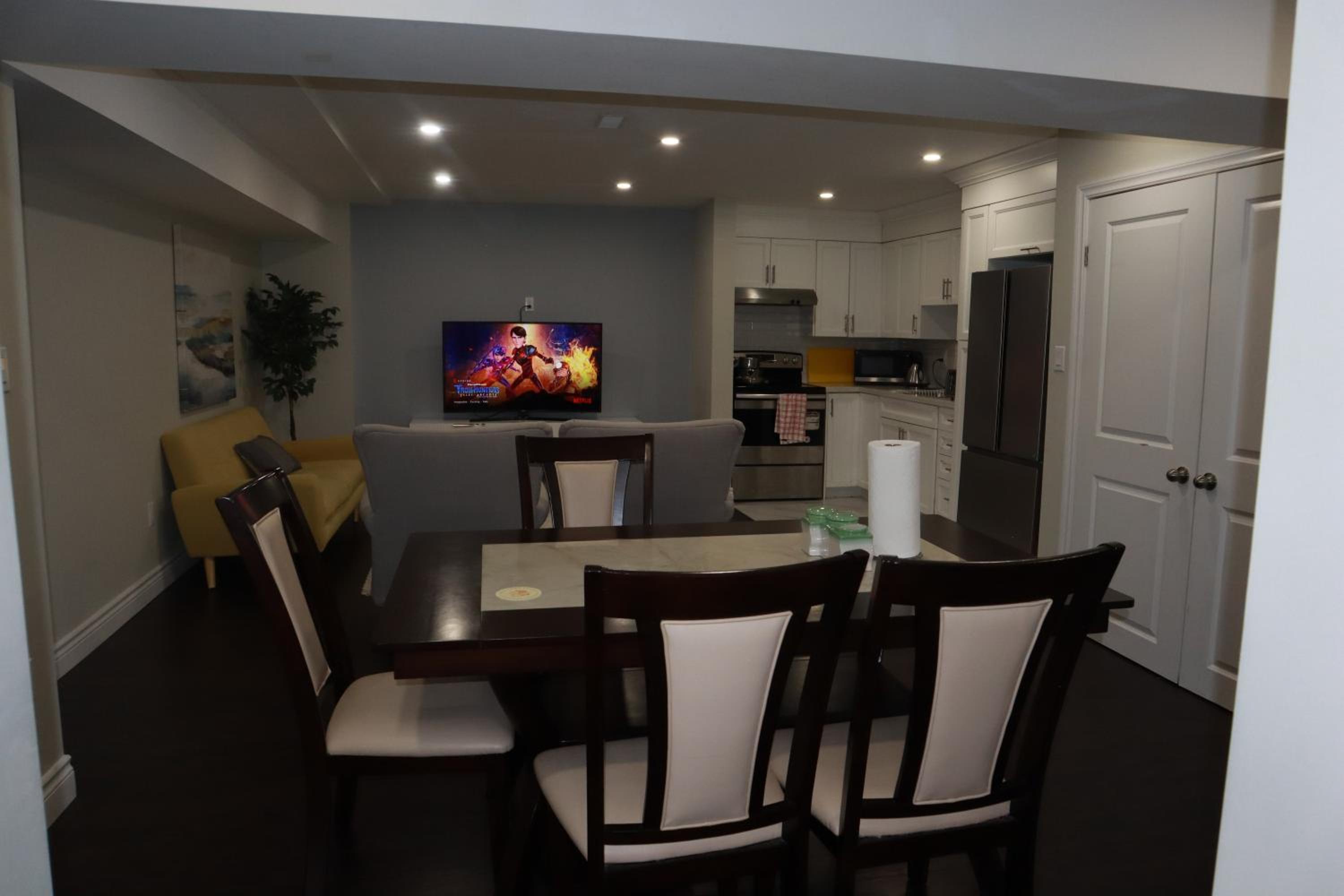 Stunning Furnished 2 Bedroom 2 Washroom Basement Apartment