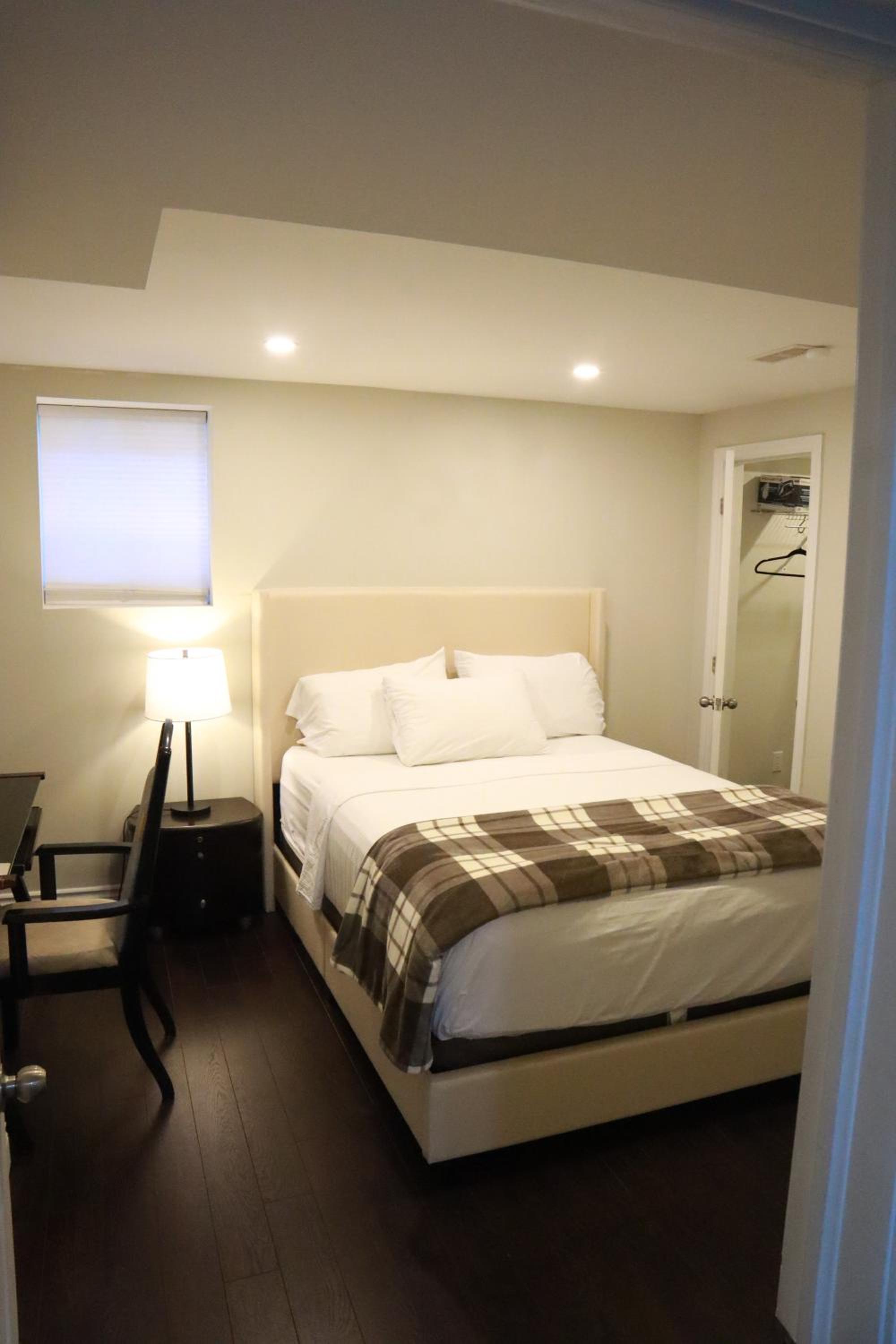 Stunning Furnished 2 Bedroom 2 Washroom Basement Apartment