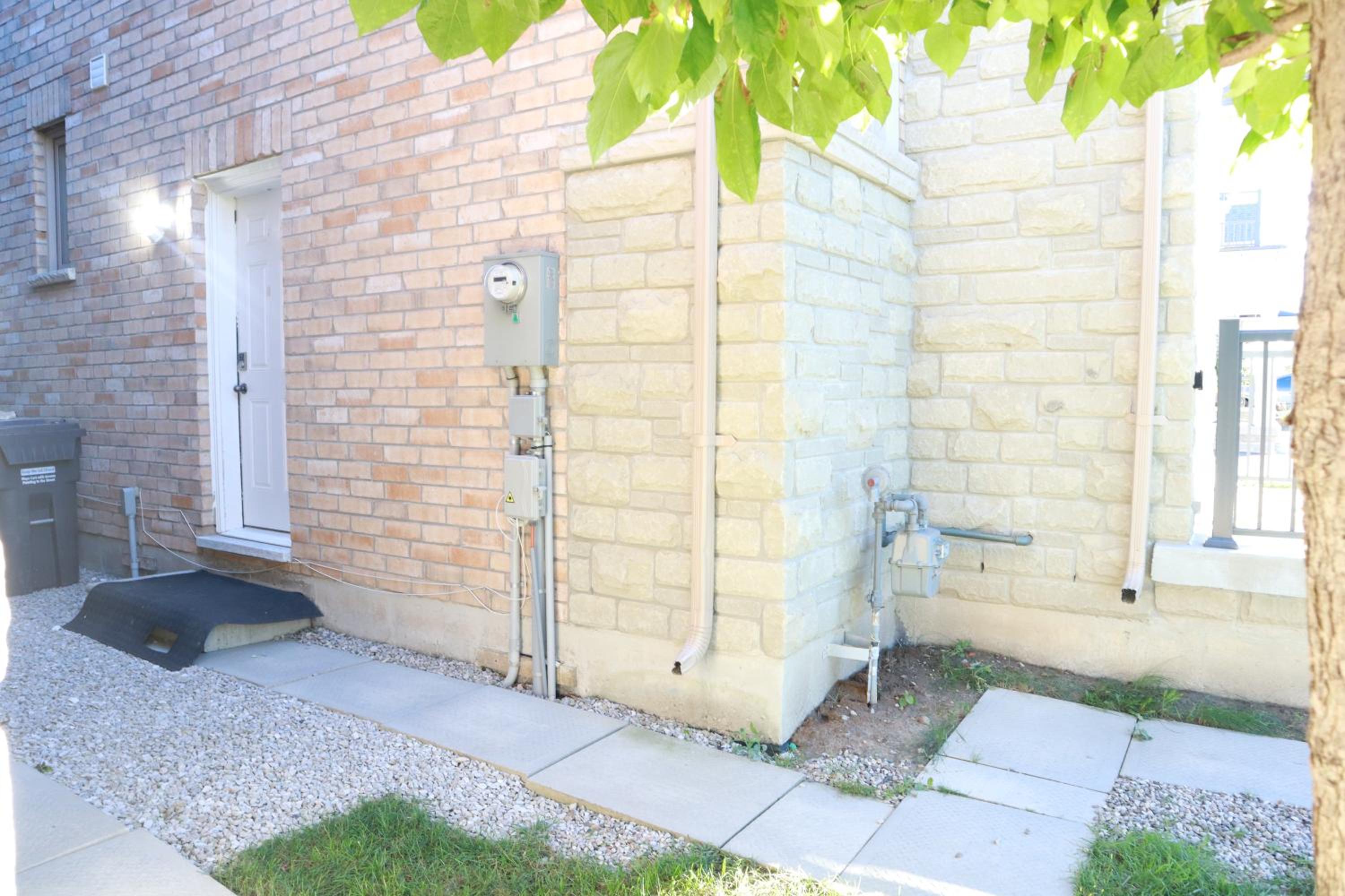 Stunning Furnished 2 Bedroom 2 Washroom Basement Apartment