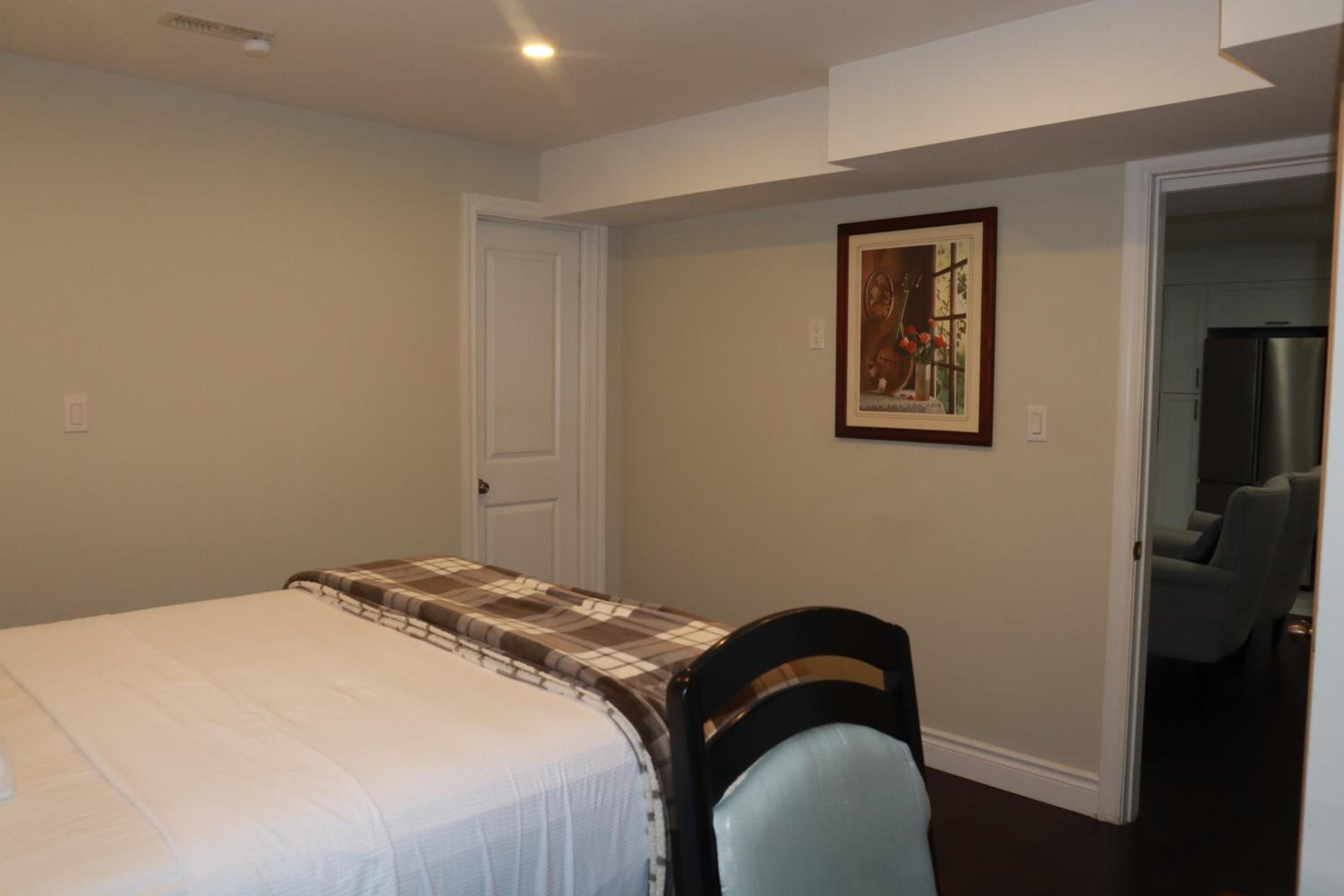 Stunning Furnished 2 Bedroom 2 Washroom Basement Apartment