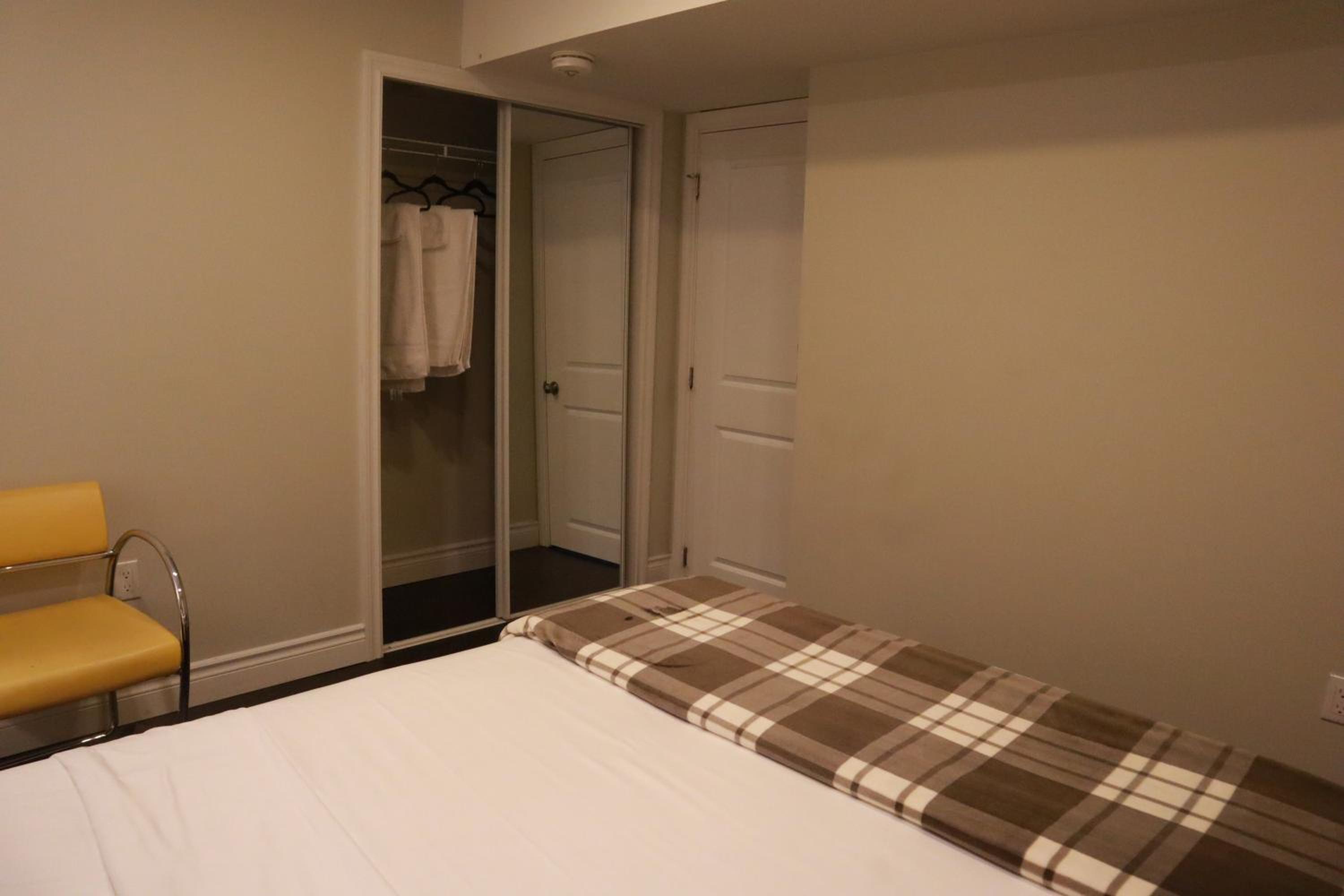 Stunning Furnished 2 Bedroom 2 Washroom Basement Apartment
