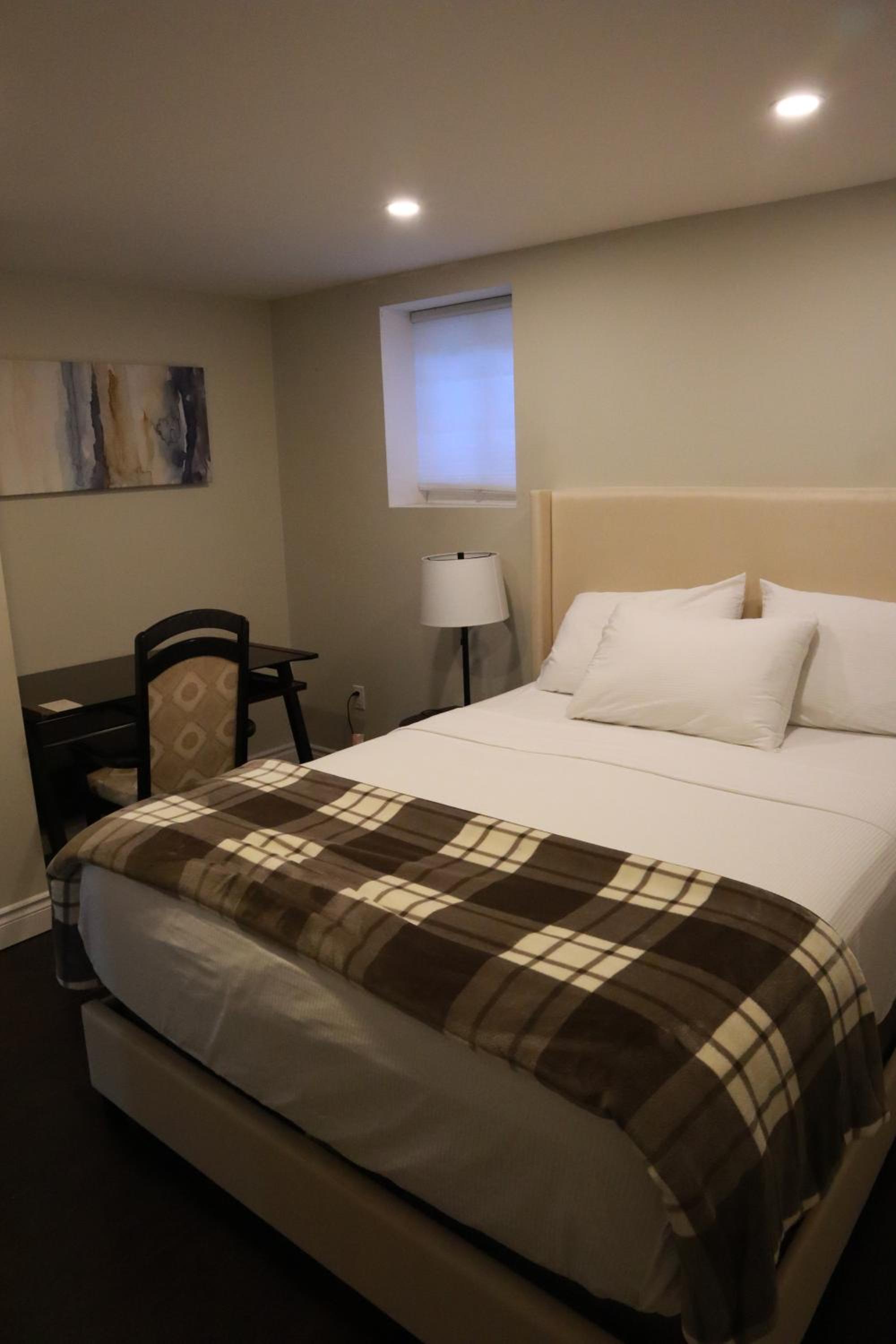 Stunning Furnished 2 Bedroom 2 Washroom Basement Apartment