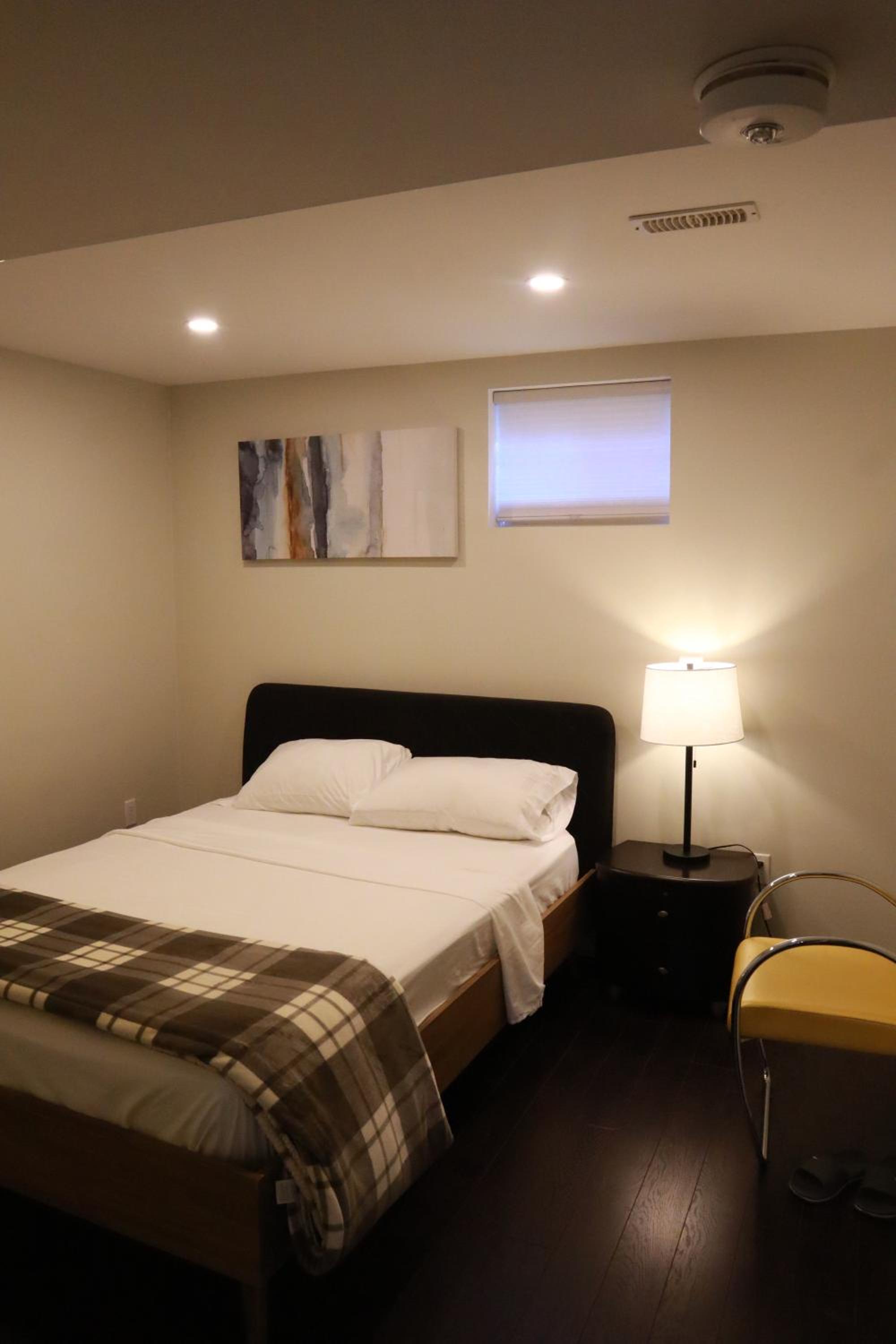 Stunning Furnished 2 Bedroom 2 Washroom Basement Apartment