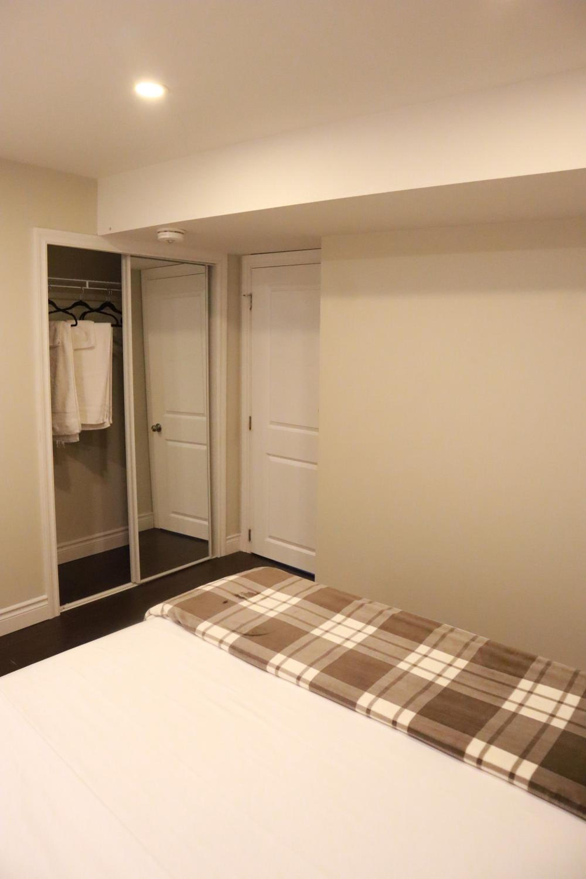 Stunning Furnished 2 Bedroom 2 Washroom Basement Apartment
