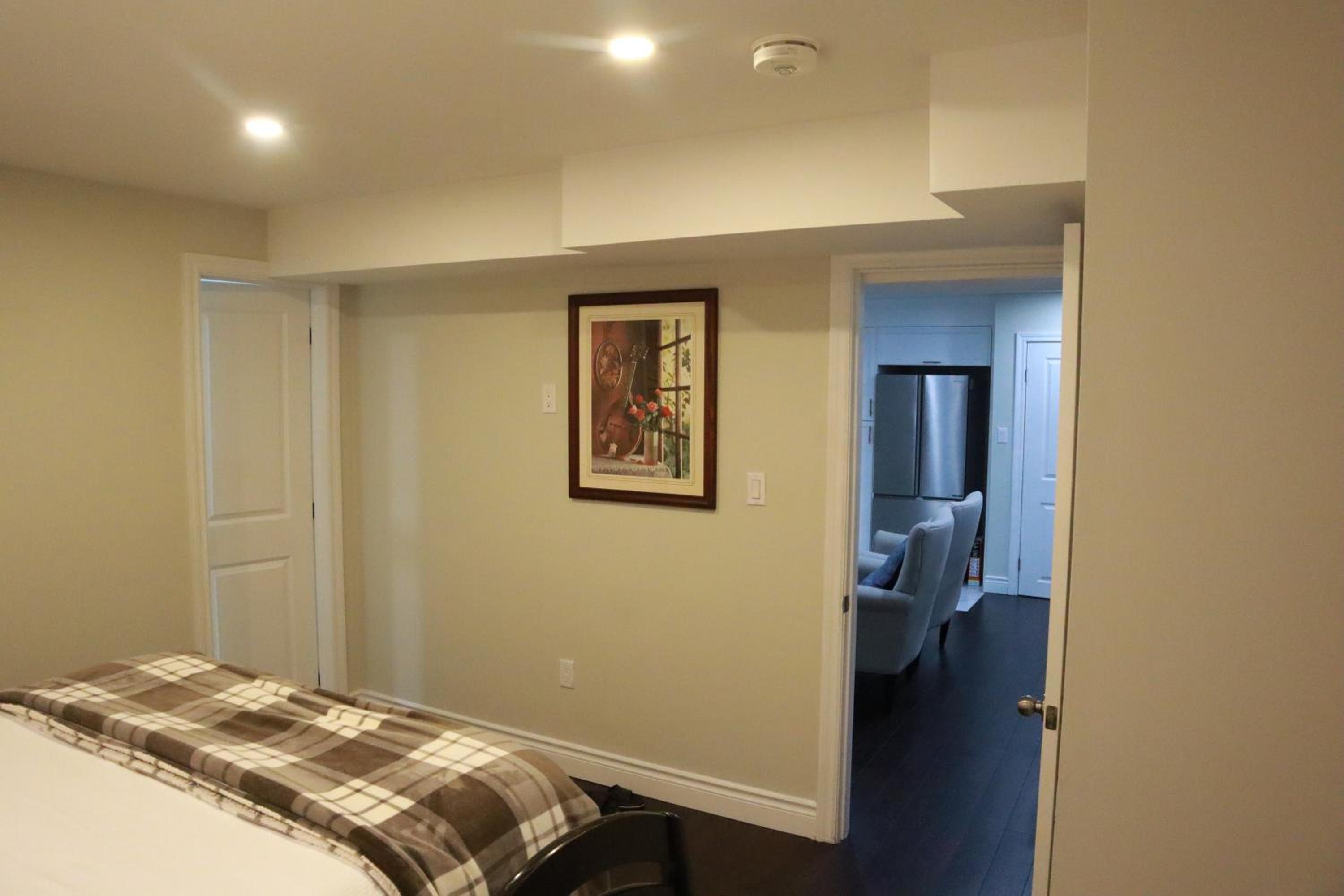 Stunning Furnished 2 Bedroom 2 Washroom Basement Apartment
