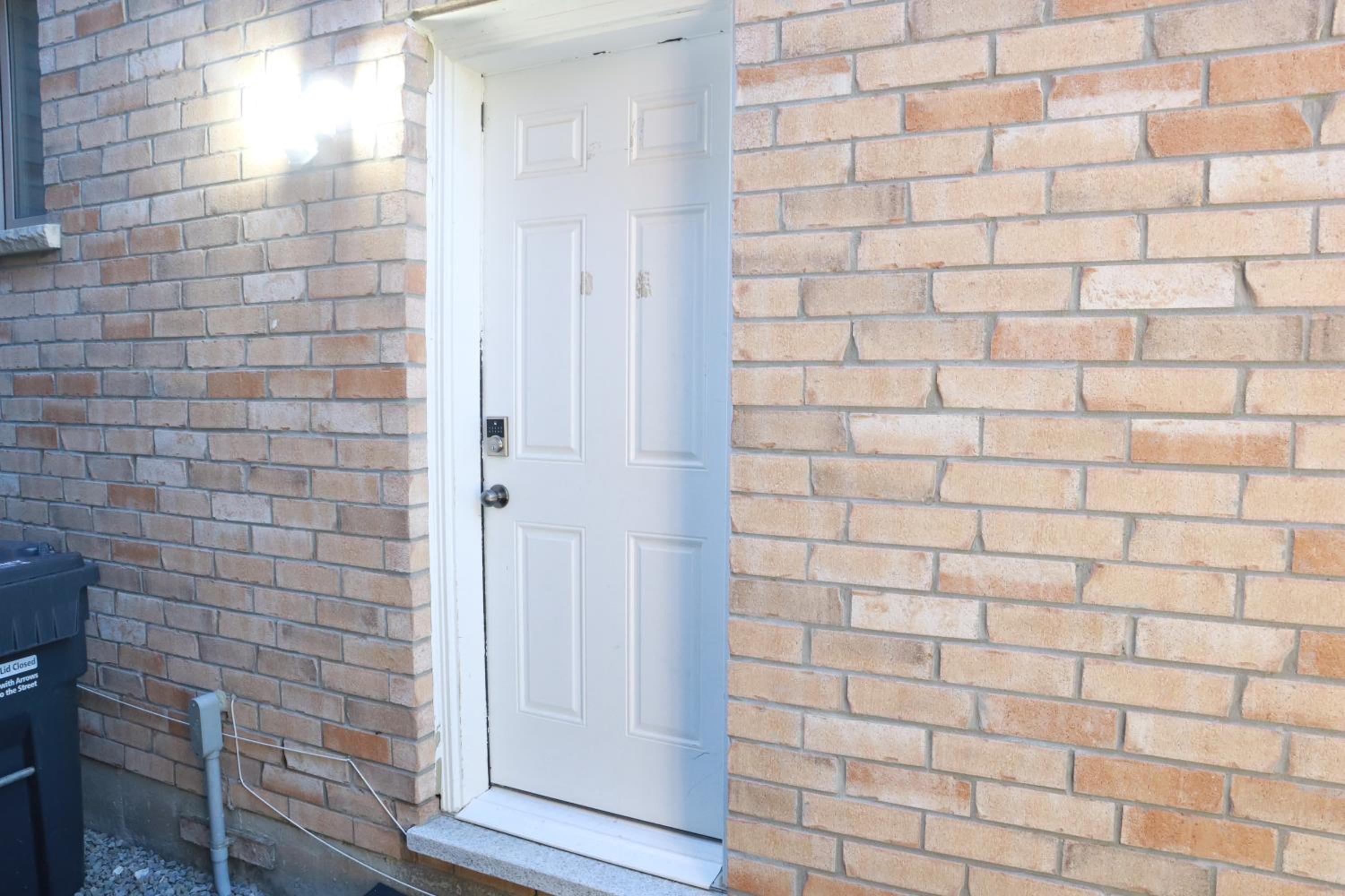 Stunning Furnished 2 Bedroom 2 Washroom Basement Apartment