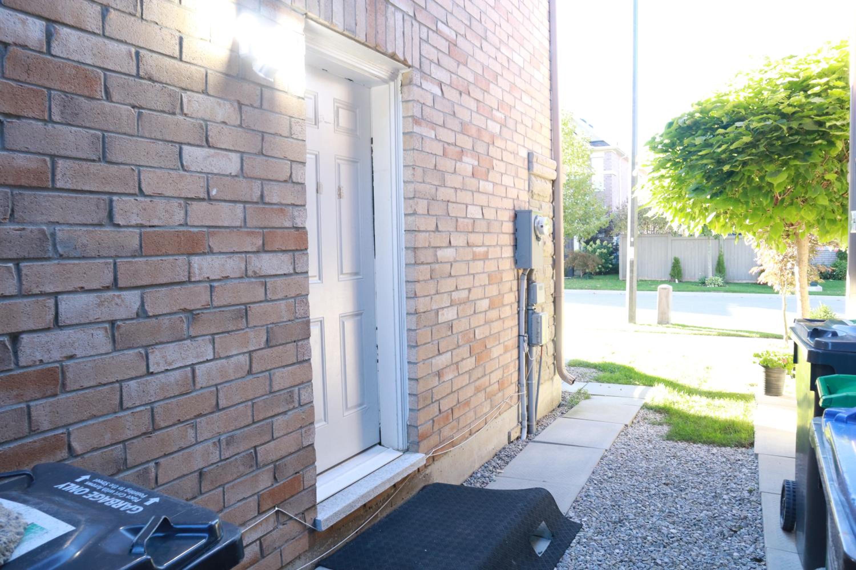 Stunning Furnished 2 Bedroom 2 Washroom Basement Apartment