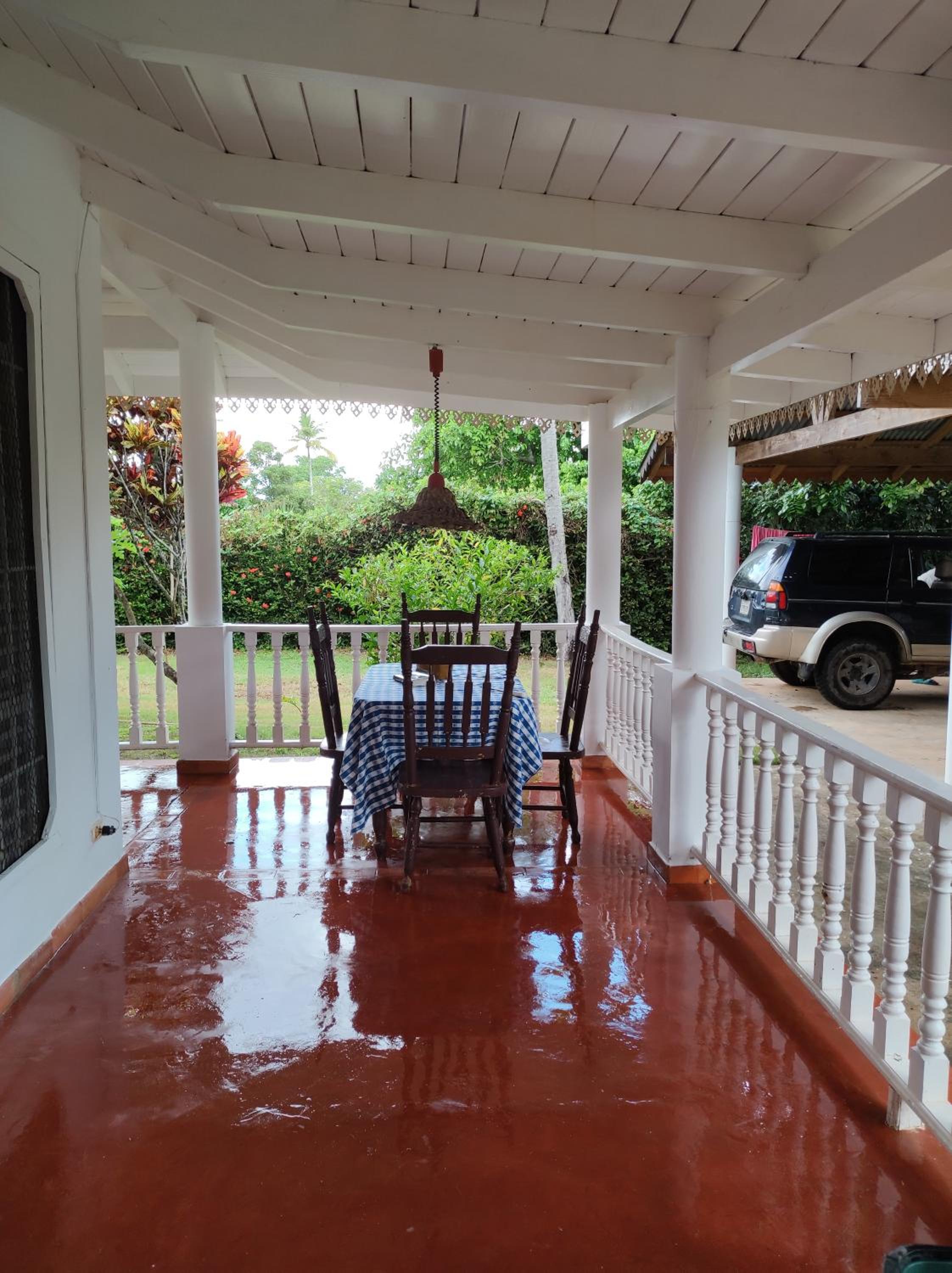 Casita Colonial con jardín